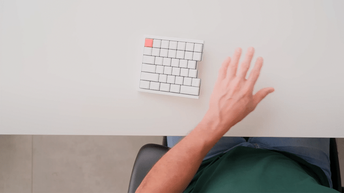 NocFree，Wireless Split Keyboard，Ergonomics，Desktop Art，magnetic attraction connection，
