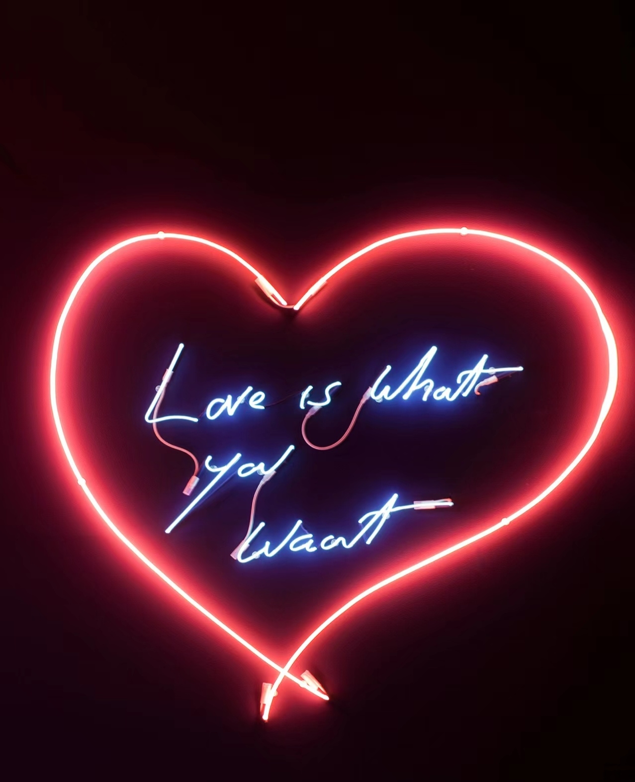 glass tube neon light，Vintage Neon Lights，Artistic neon light installation，