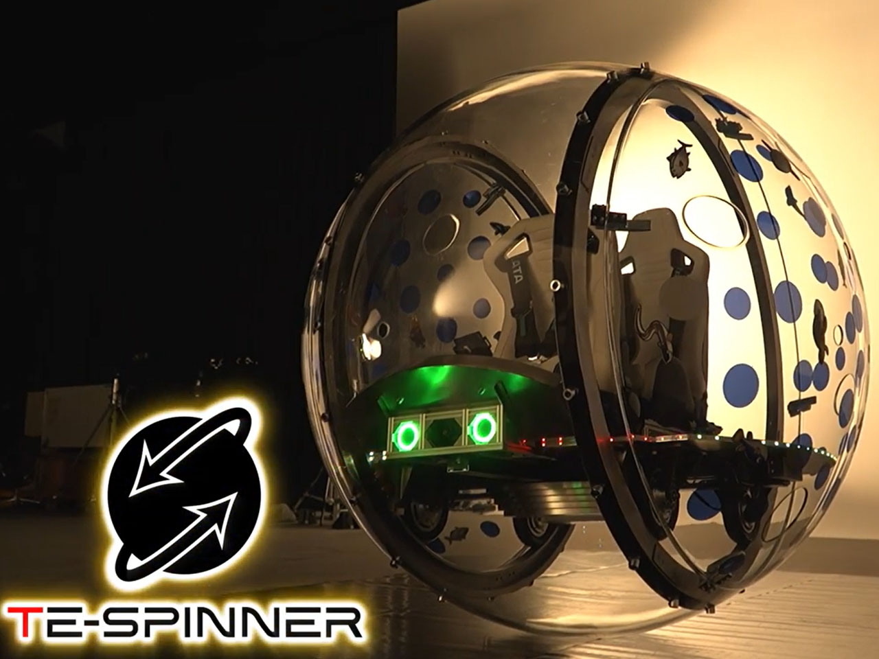 Toyota，Transparent driving ball，urban mobile device，Omni-wheel drive，Foam cockpit，