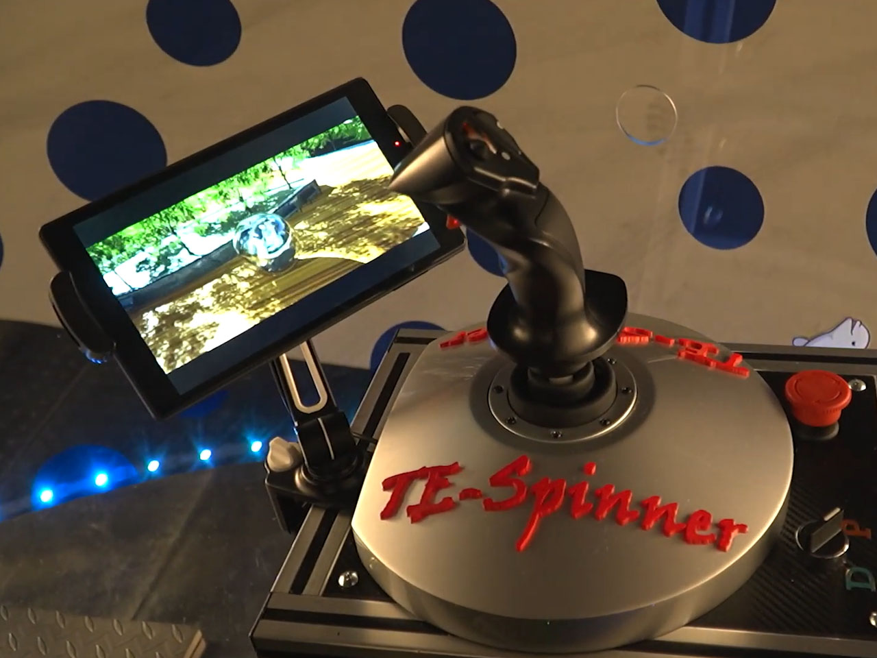 Toyota，Transparent driving ball，urban mobile device，Omni-wheel drive，Foam cockpit，