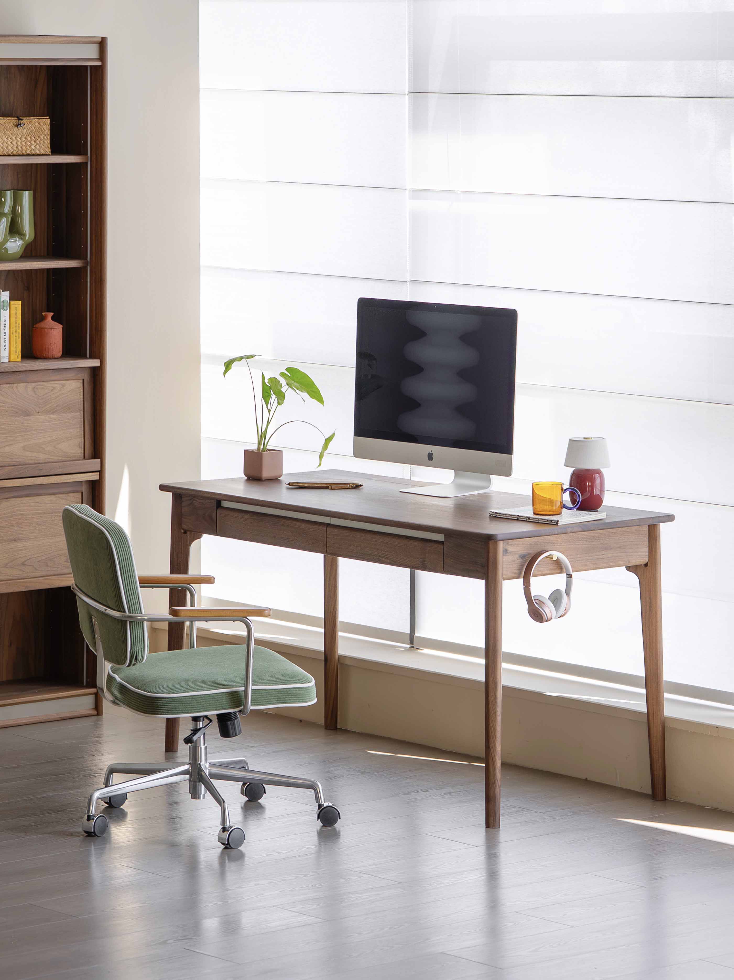 Black walnut furniture，Solid wood furniture，Residential Furniture，furniture design ，Original design，Desk design，