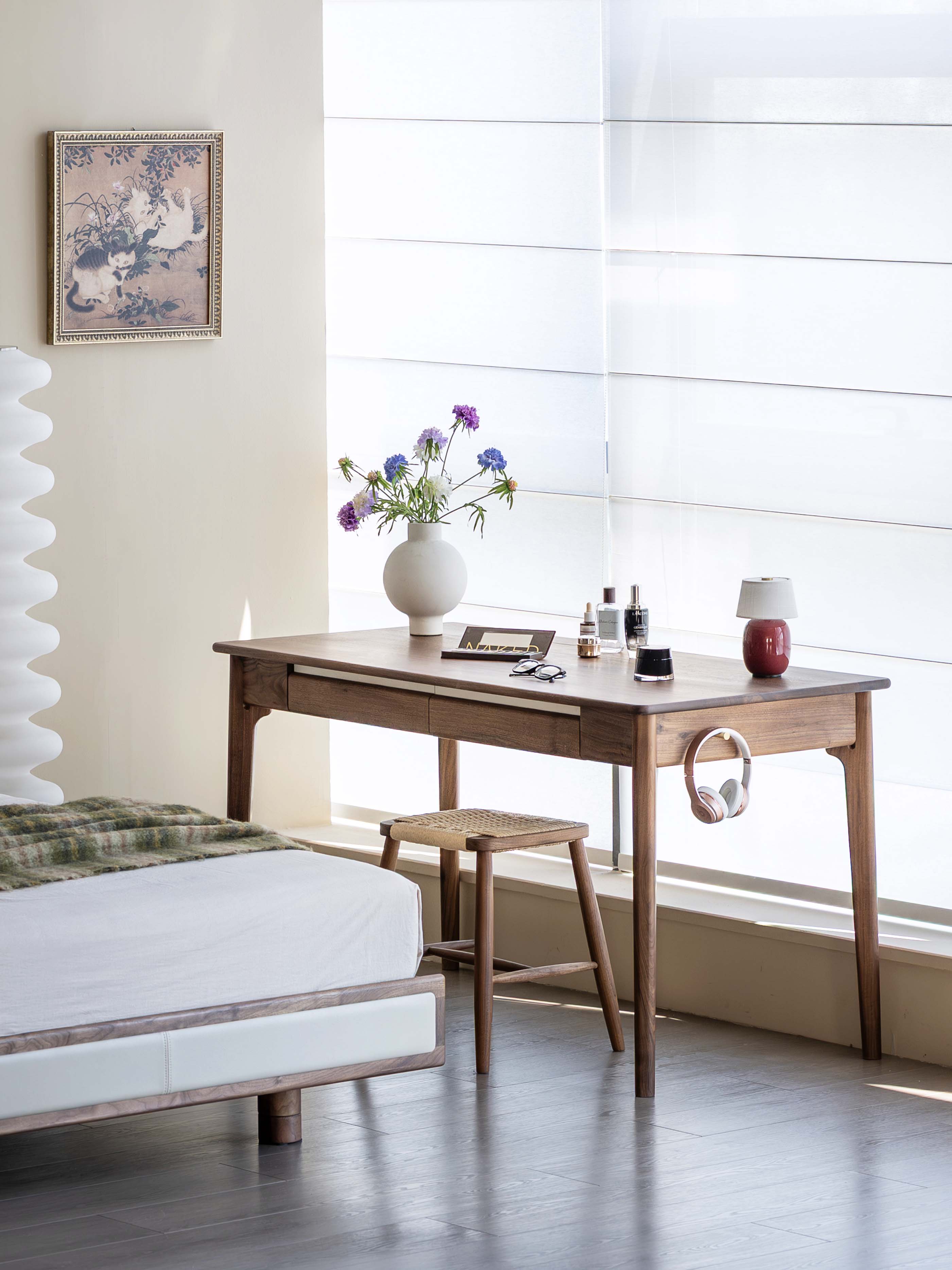 Black walnut furniture，Solid wood furniture，Residential Furniture，furniture design ，Original design，Desk design，