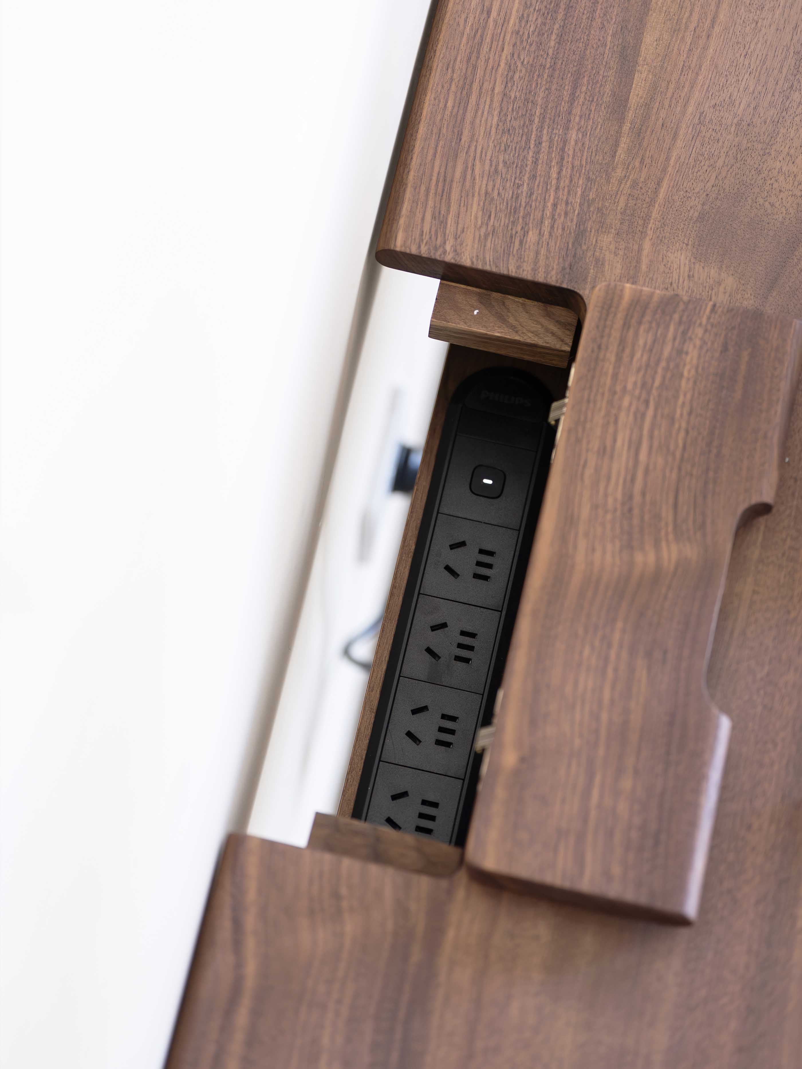 Black walnut furniture，Solid wood furniture，Residential Furniture，furniture design ，Original design，Desk design，