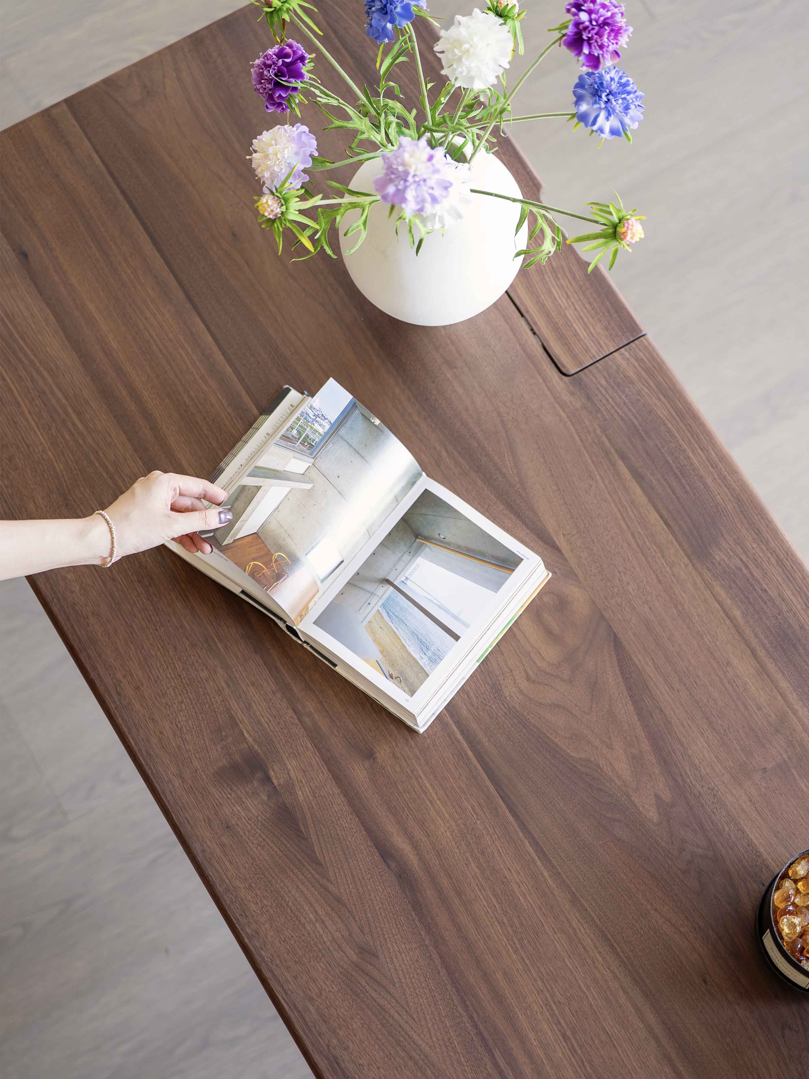 Black walnut furniture，Solid wood furniture，Residential Furniture，furniture design ，Original design，Desk design，