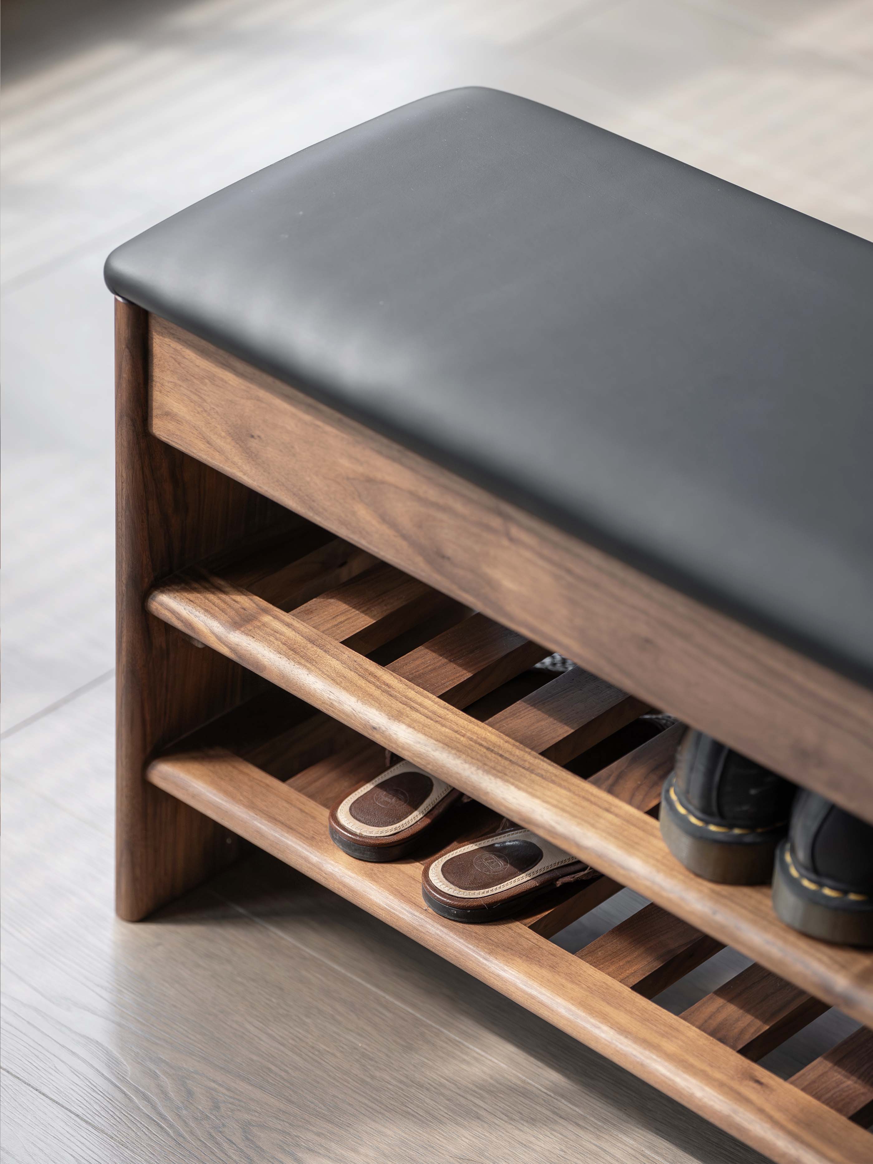 Residential Furniture，Solid wood furniture，Black walnut furniture，Original design，furniture design ，Shoe changing stool，