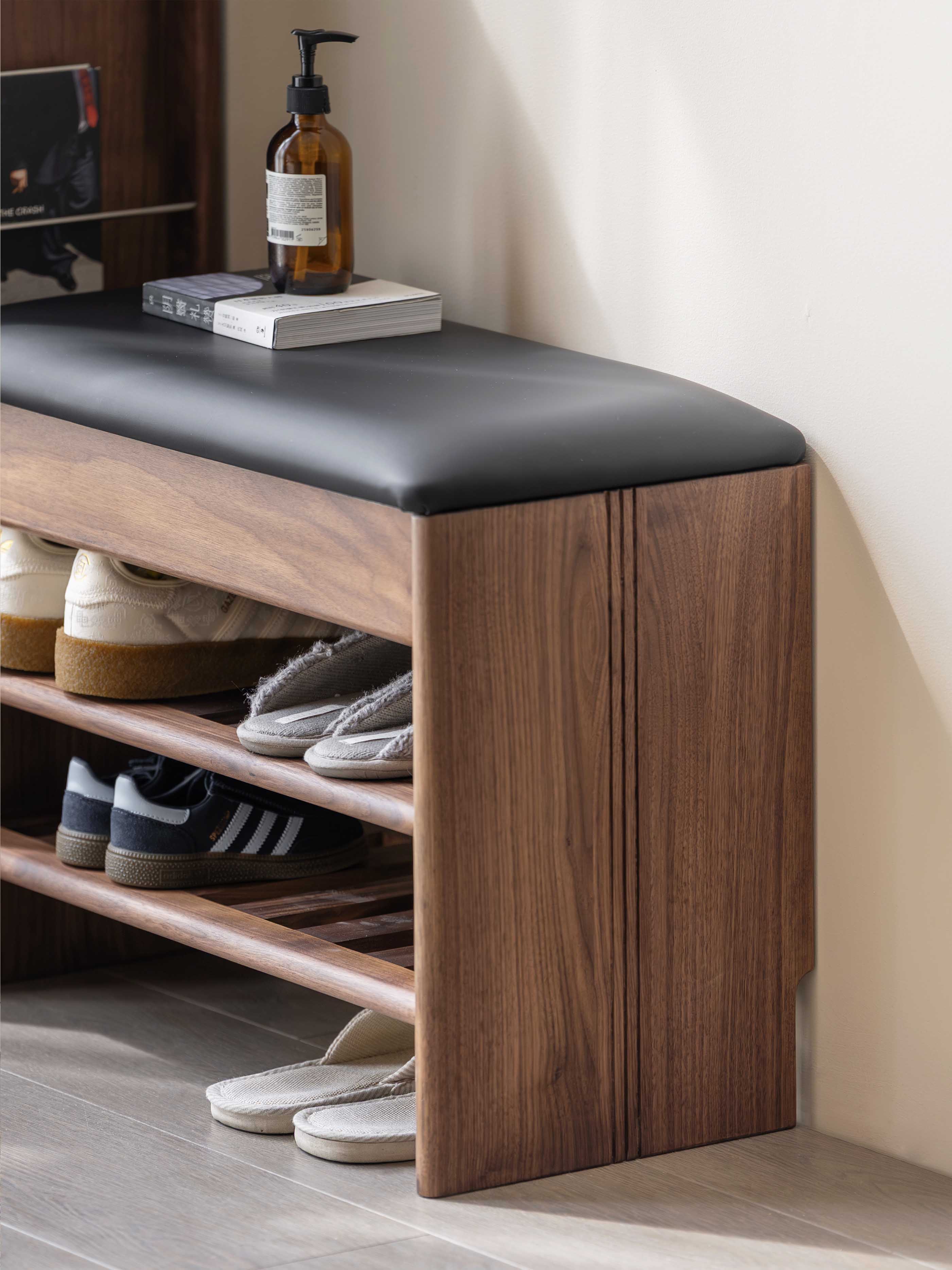 Residential Furniture，Solid wood furniture，Black walnut furniture，Original design，furniture design ，Shoe changing stool，