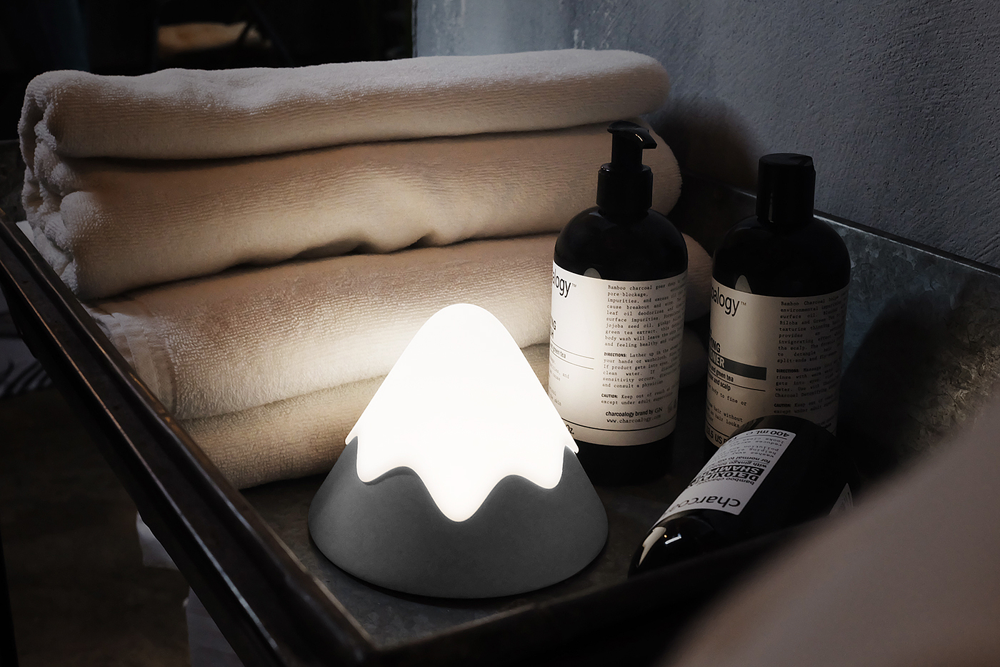 Fan design，Bionics Design ，Lamp design，Table lamp design，Creative lamps，Creative fan，Desktop fan，alarm clock，Creative alarm clock，