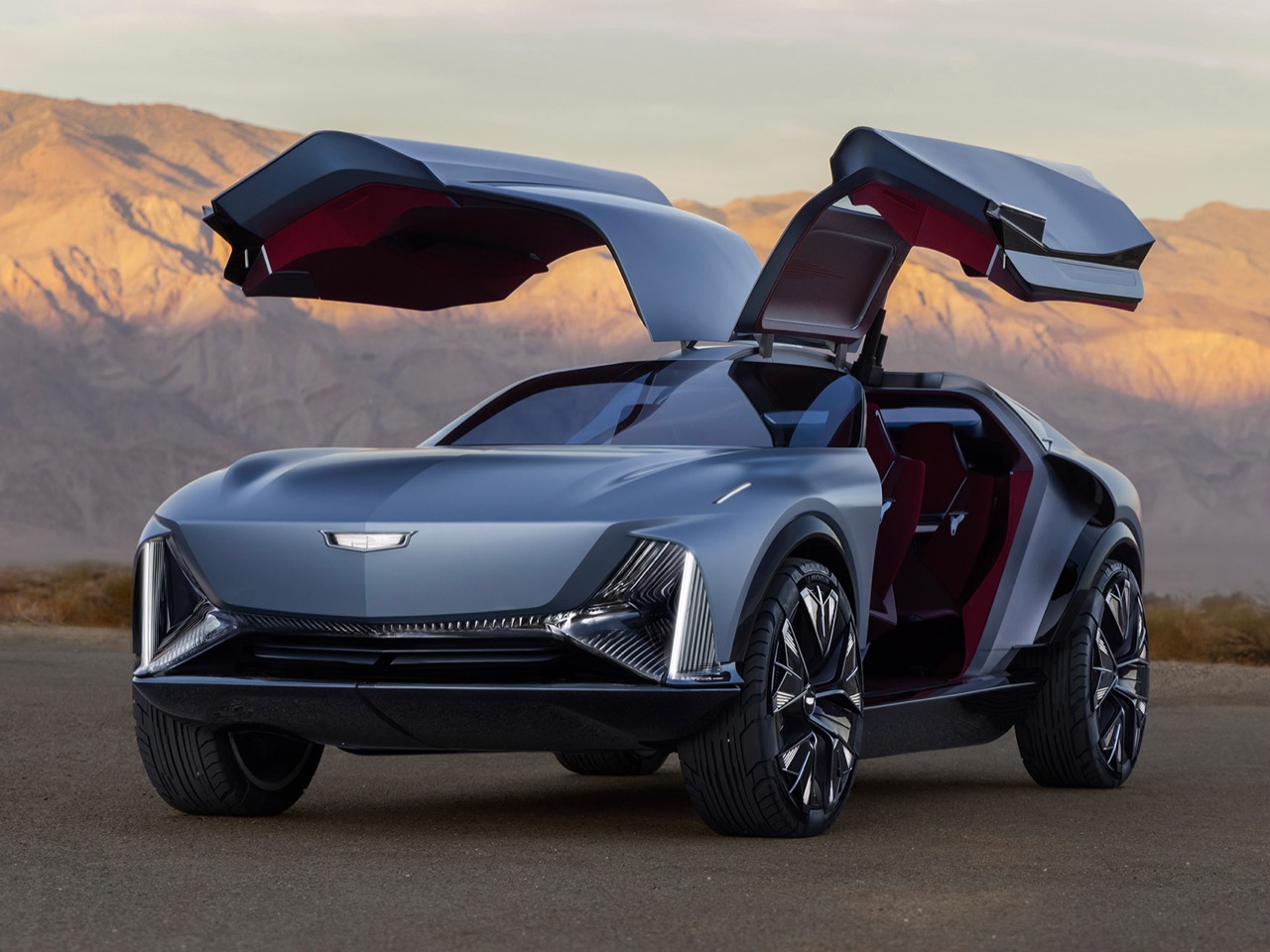 Cadillac，Pure electric off-road，Air Suspension，Luxury electric SUV，Electric four-wheel drive，