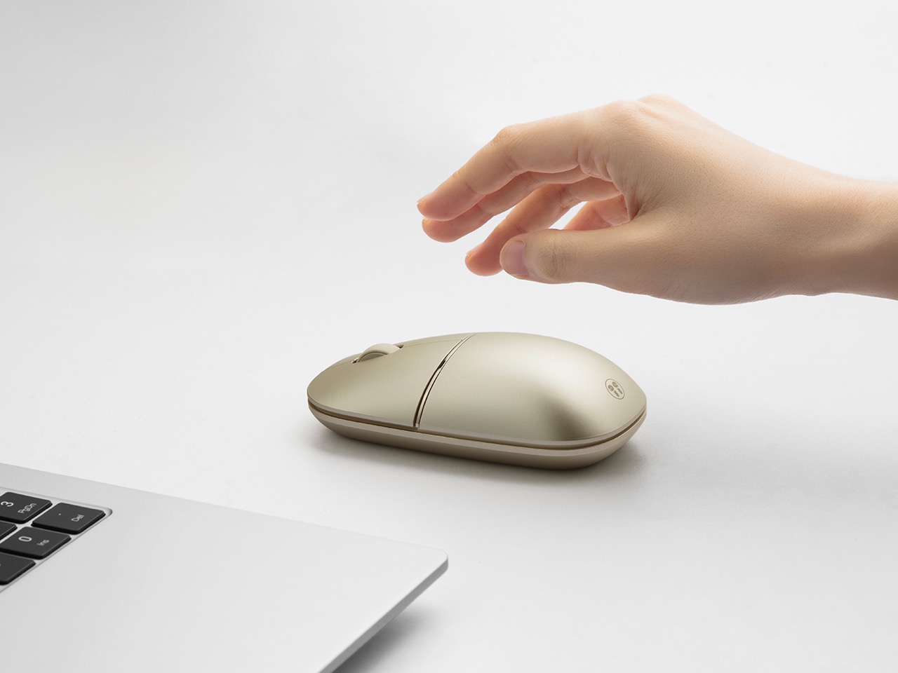 Honor，Wireless mouse，TWS headset，Desktop minimalist，Honor，Wireless mouse，TWS headset，Functional integration，Desktop minimalist，Functional integration，