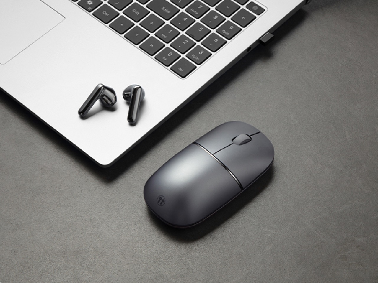 Honor，Wireless mouse，TWS headset，Desktop minimalist，Honor，Wireless mouse，TWS headset，Functional integration，Desktop minimalist，Functional integration，