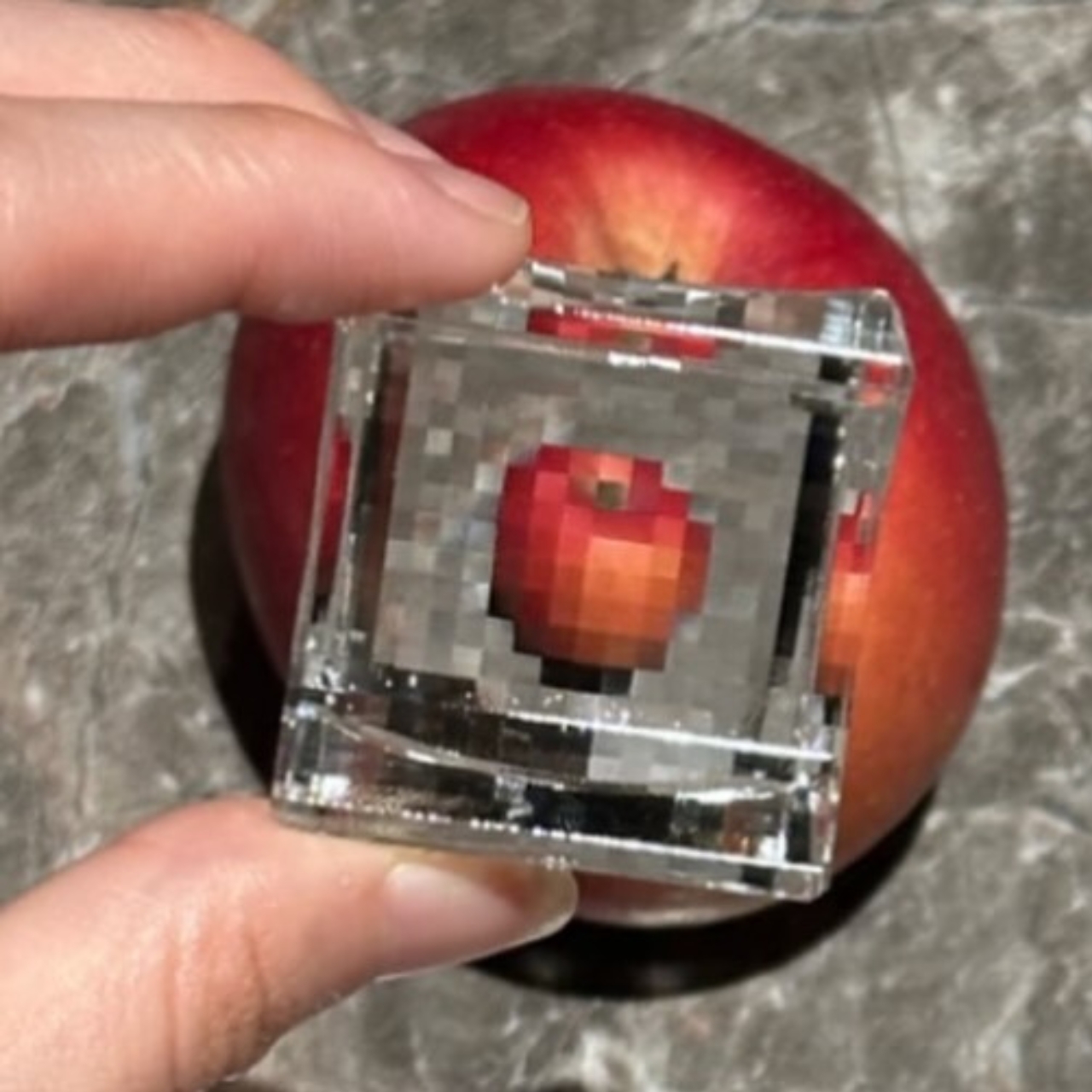 Pixel Vase，8-Bit Bouquet，Game Aesthetics，Block Grid，Modern design，