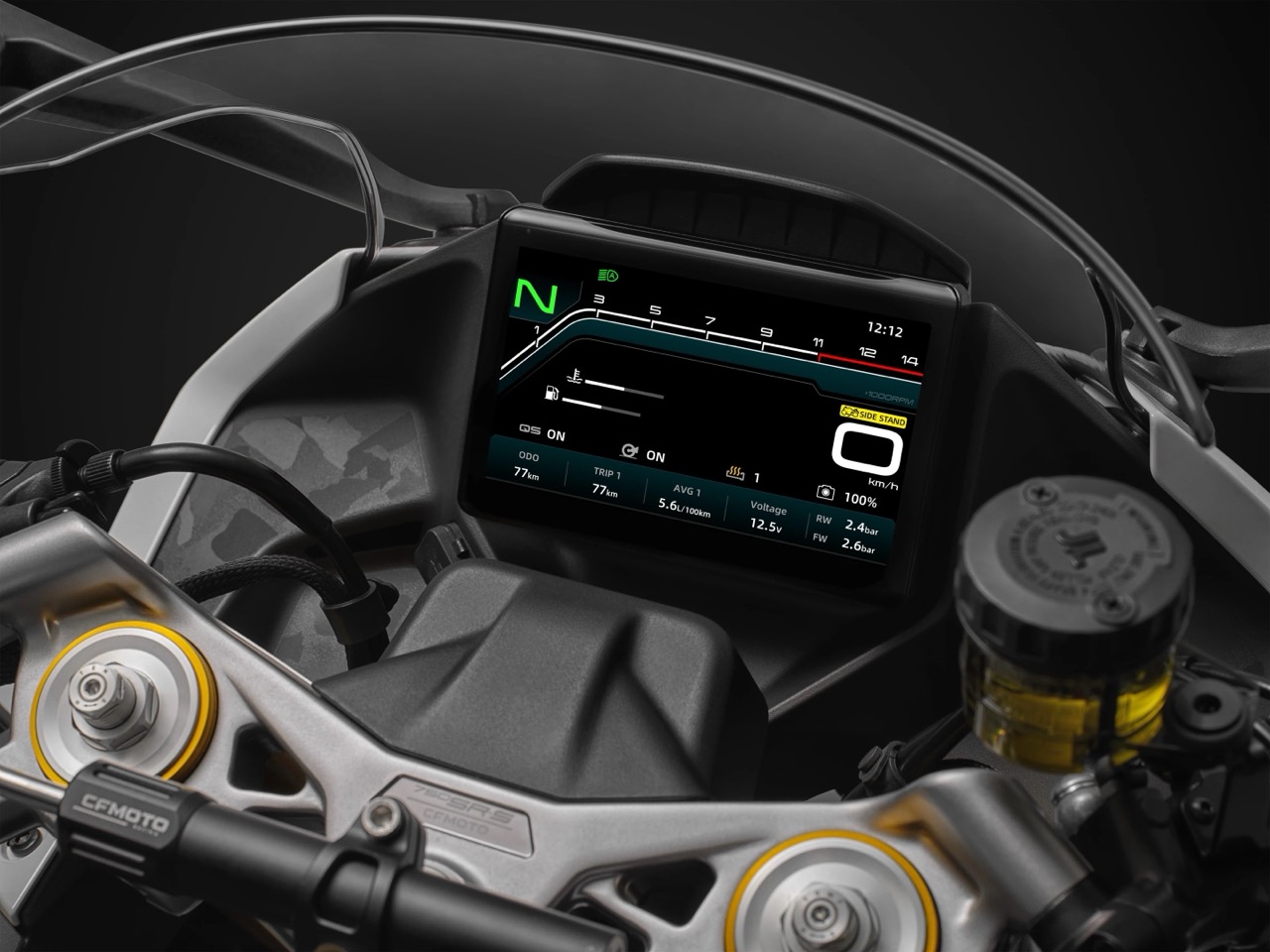 Four-cylinder sports car，CFMOTO，MotoGP，flying close to the ground，inline four-cylinder engine，