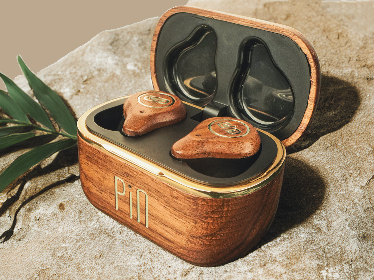 Pin luxury，Wireless headset，Walnut，AI real-time translation，Business travel，