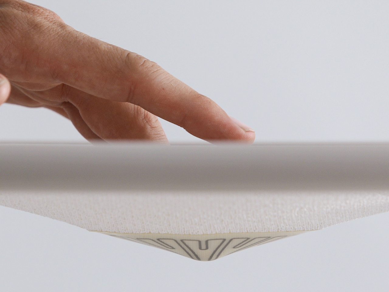Soft Interfaces，tactile feedback，Interactive Textiles，color change luminescence，Wearable ，