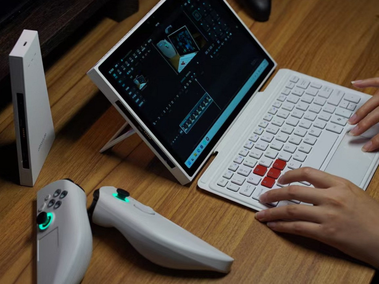 Naked eye 3D handheld，grating technology，ABXYLUTE 3D One，Visual Immersion，sporting facilities，