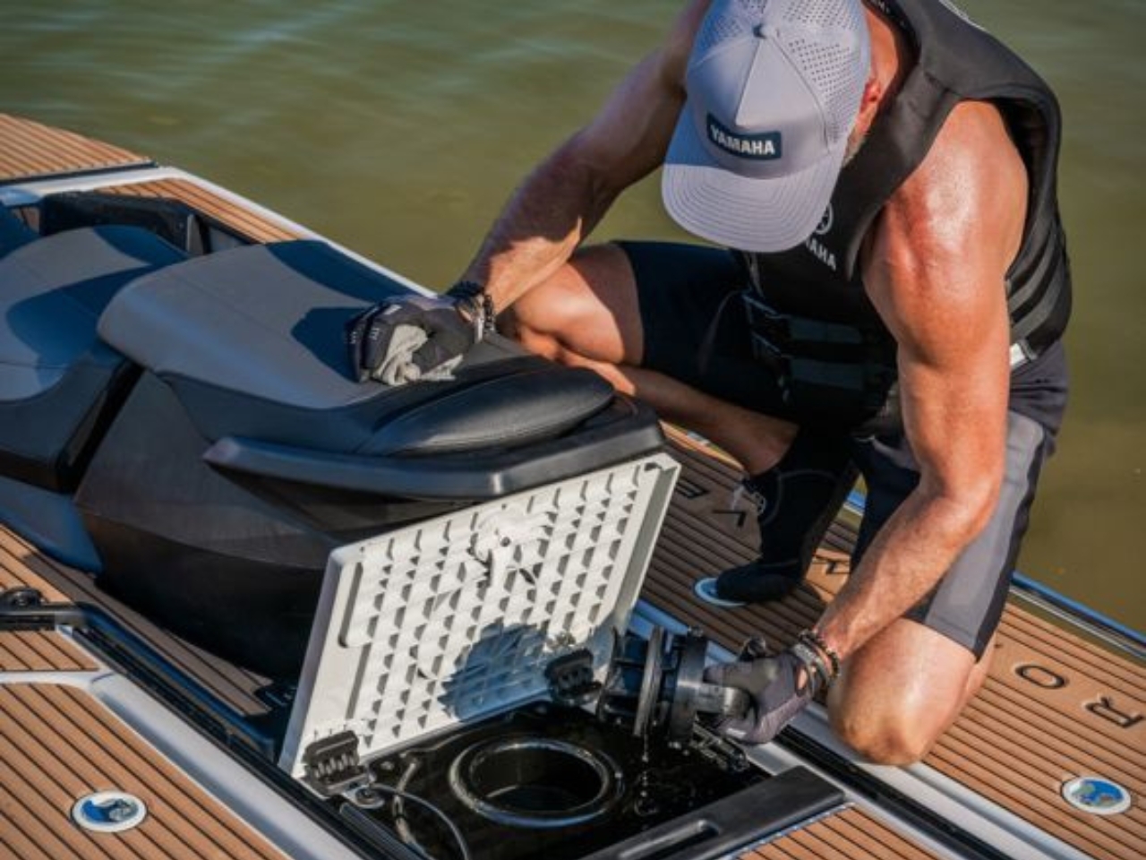 jet propulsion，Yamaha CrossWave，Motorcycle Speedboat，360 ° drift，water vehicle，