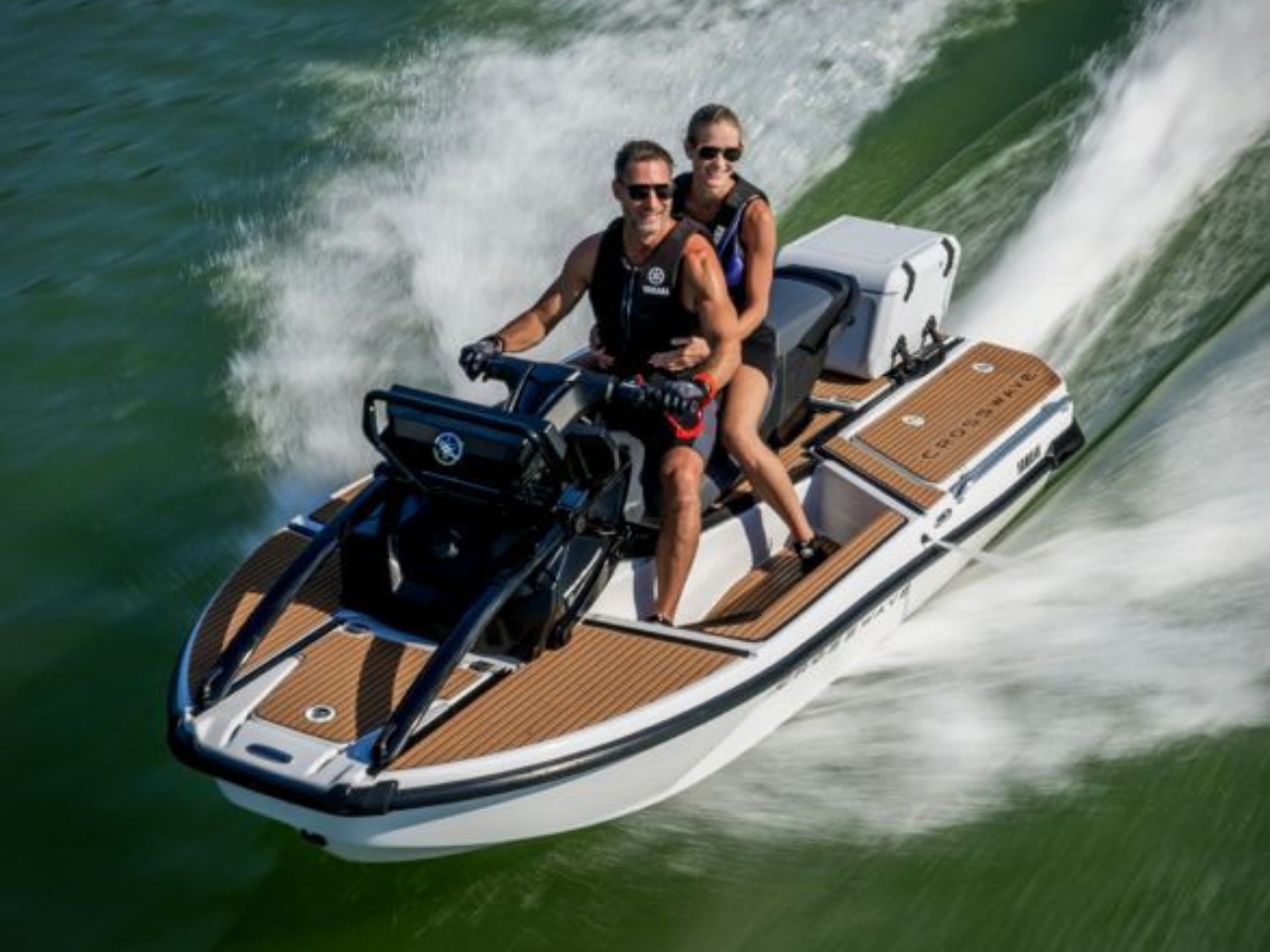 jet propulsion，Yamaha CrossWave，Motorcycle Speedboat，360 ° drift，water vehicle，