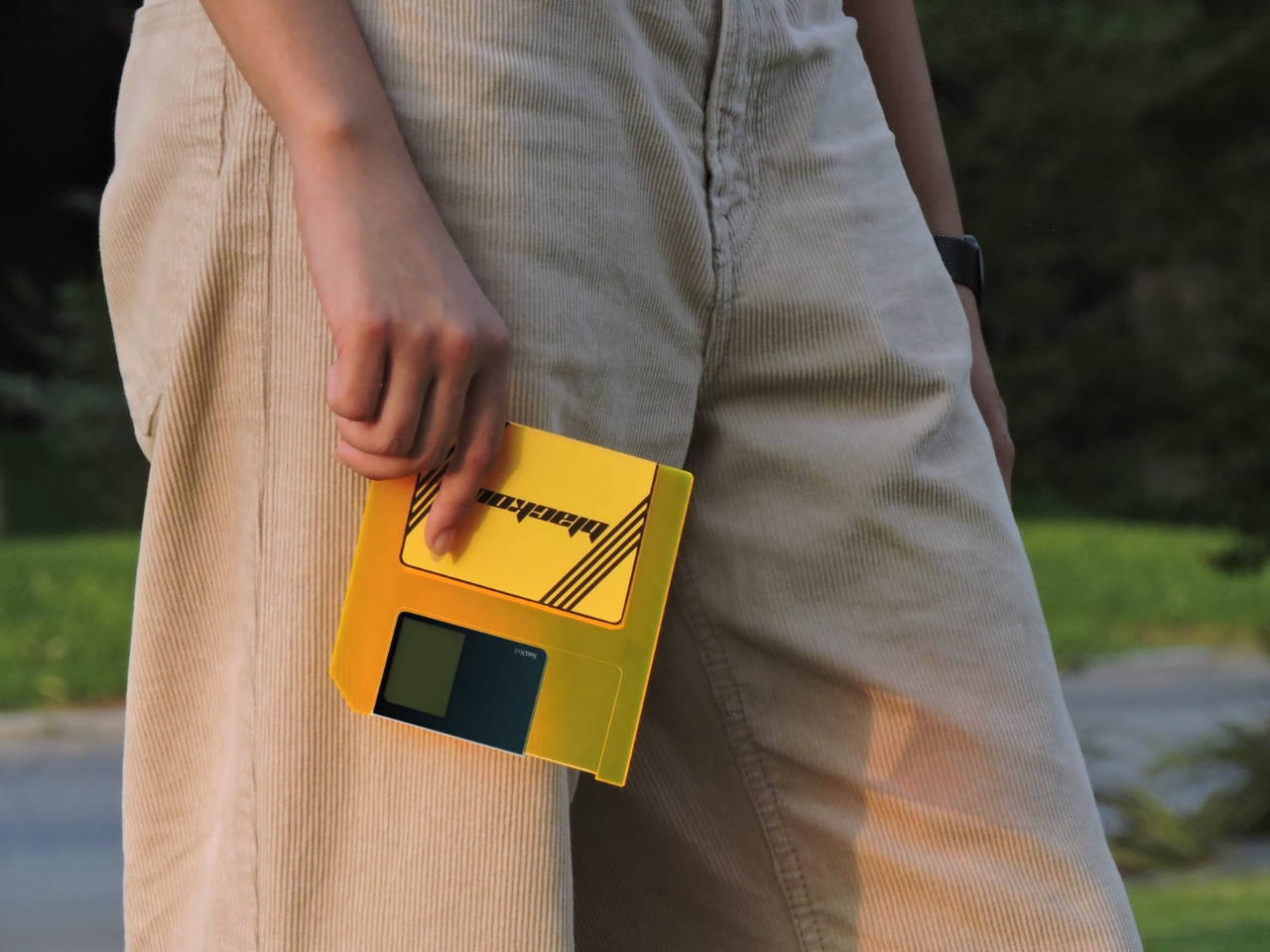 Floppy SD Card，Slide write-proof，Retro Design ，Geek feelings，Modern microSD，