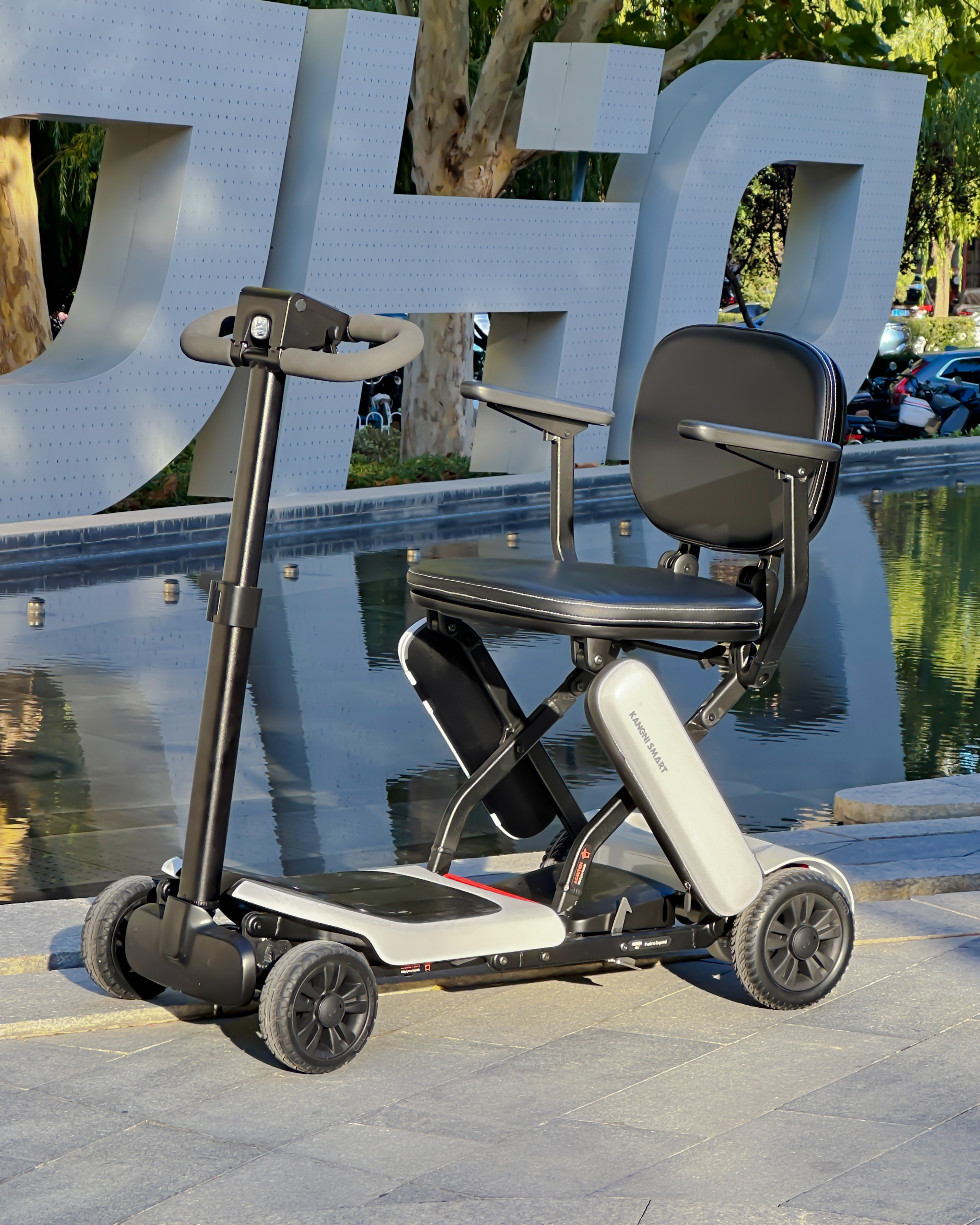 fold，Scooter，comfortable，Man-machine experience，Storage，