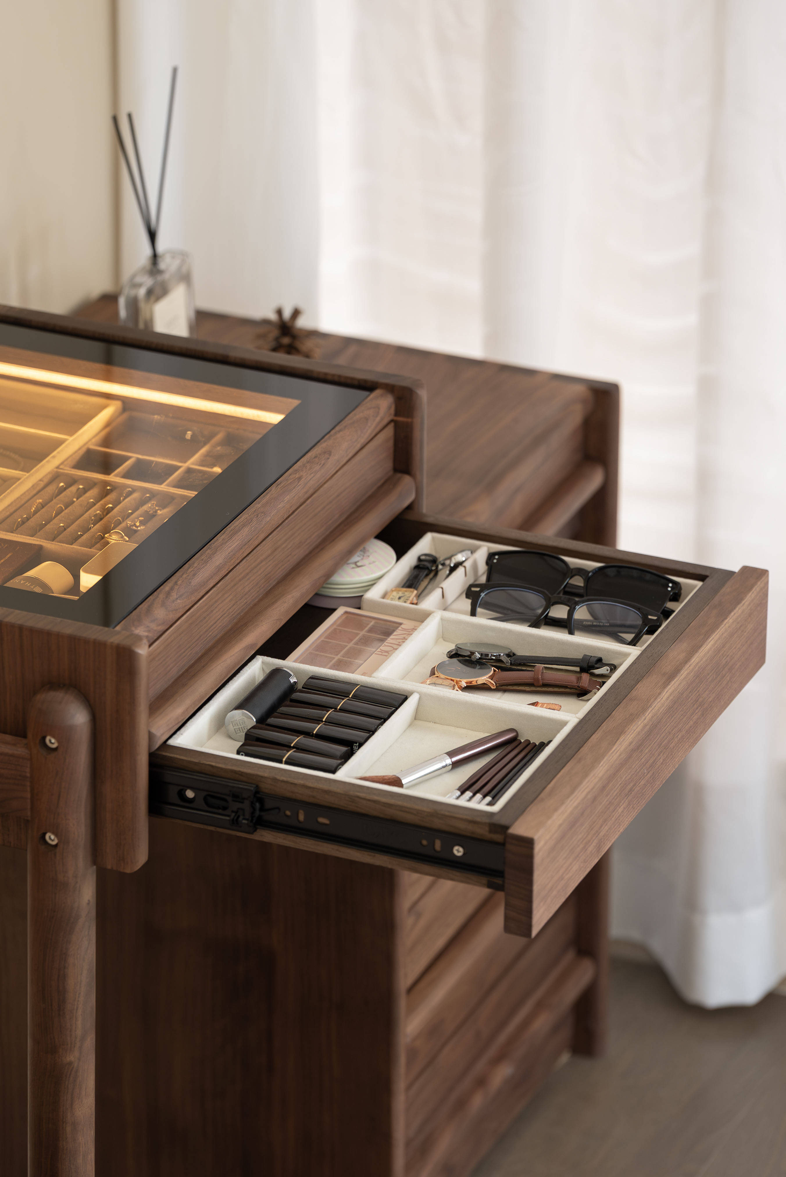 furniture design ，Dresser design，Black walnut furniture，Solid wood furniture，Original design，Residential Furniture，