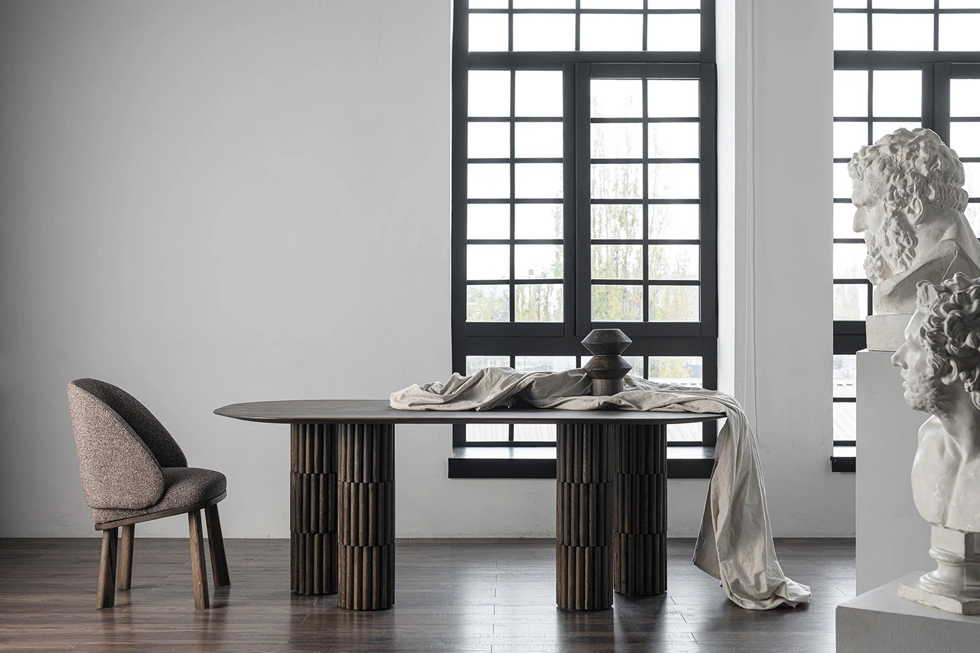 EON table，Polished wooden column，Sculpture of Time，Eternal Calendar，