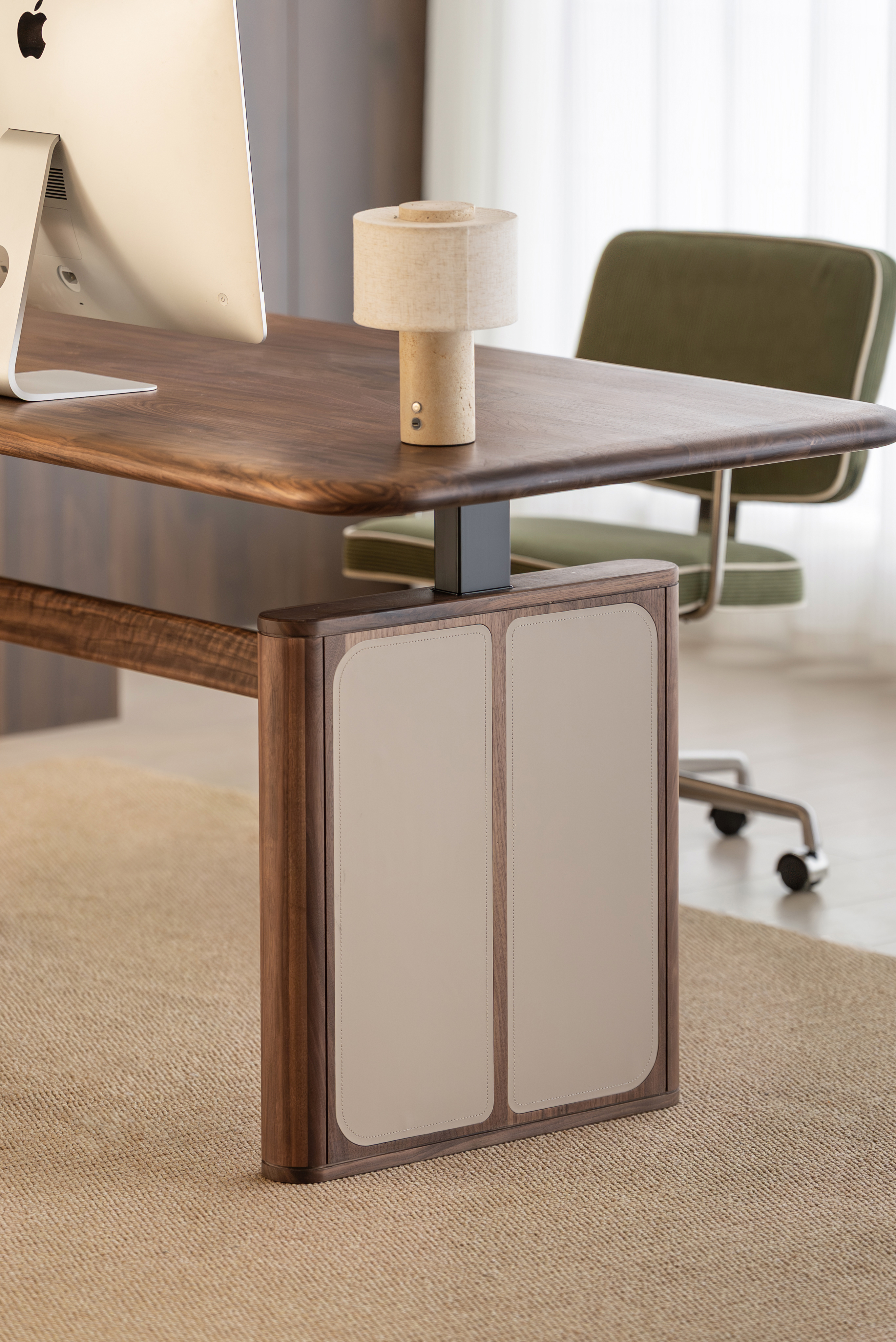 Desk design，furniture design ，Residential Furniture，Solid wood furniture，Black walnut furniture，Lifting table，Original design，