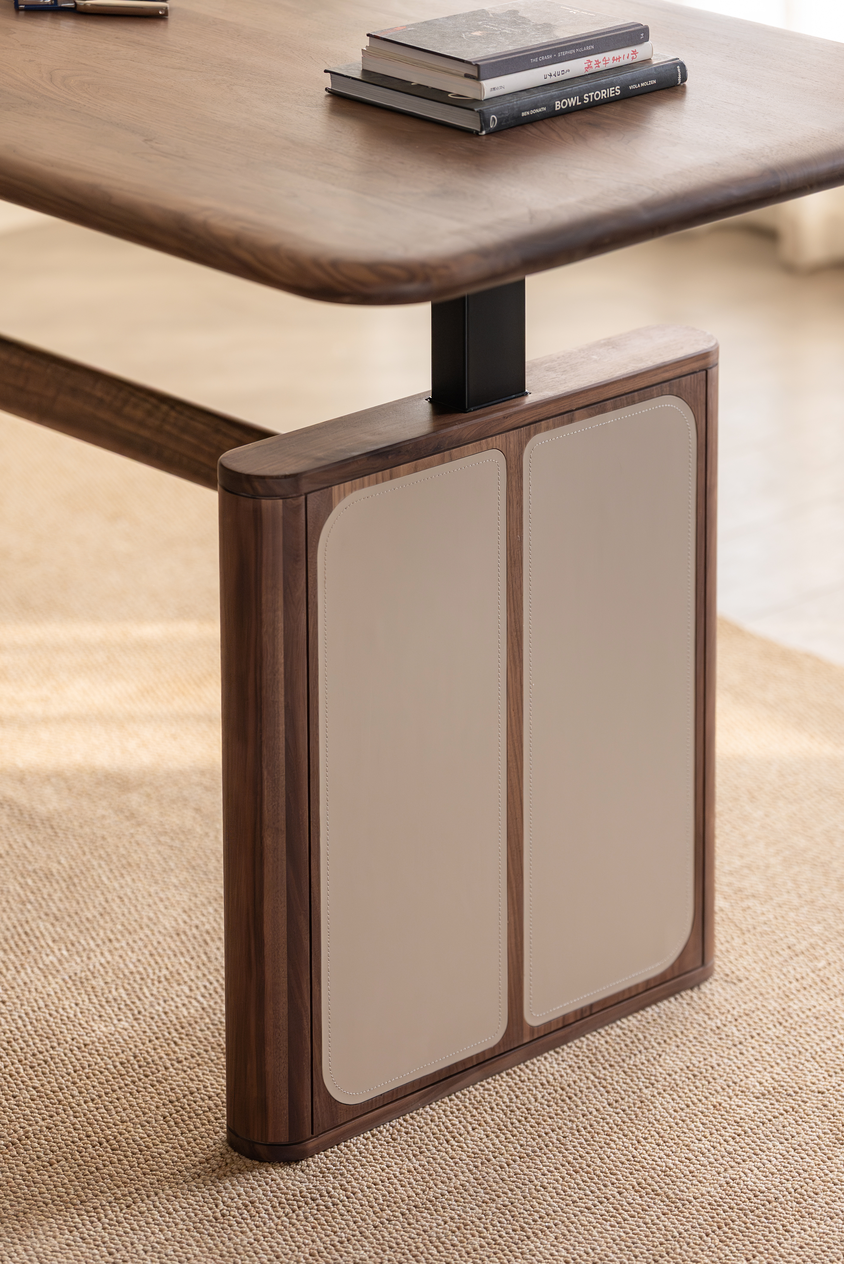 Desk design，furniture design ，Residential Furniture，Solid wood furniture，Black walnut furniture，Lifting table，Original design，