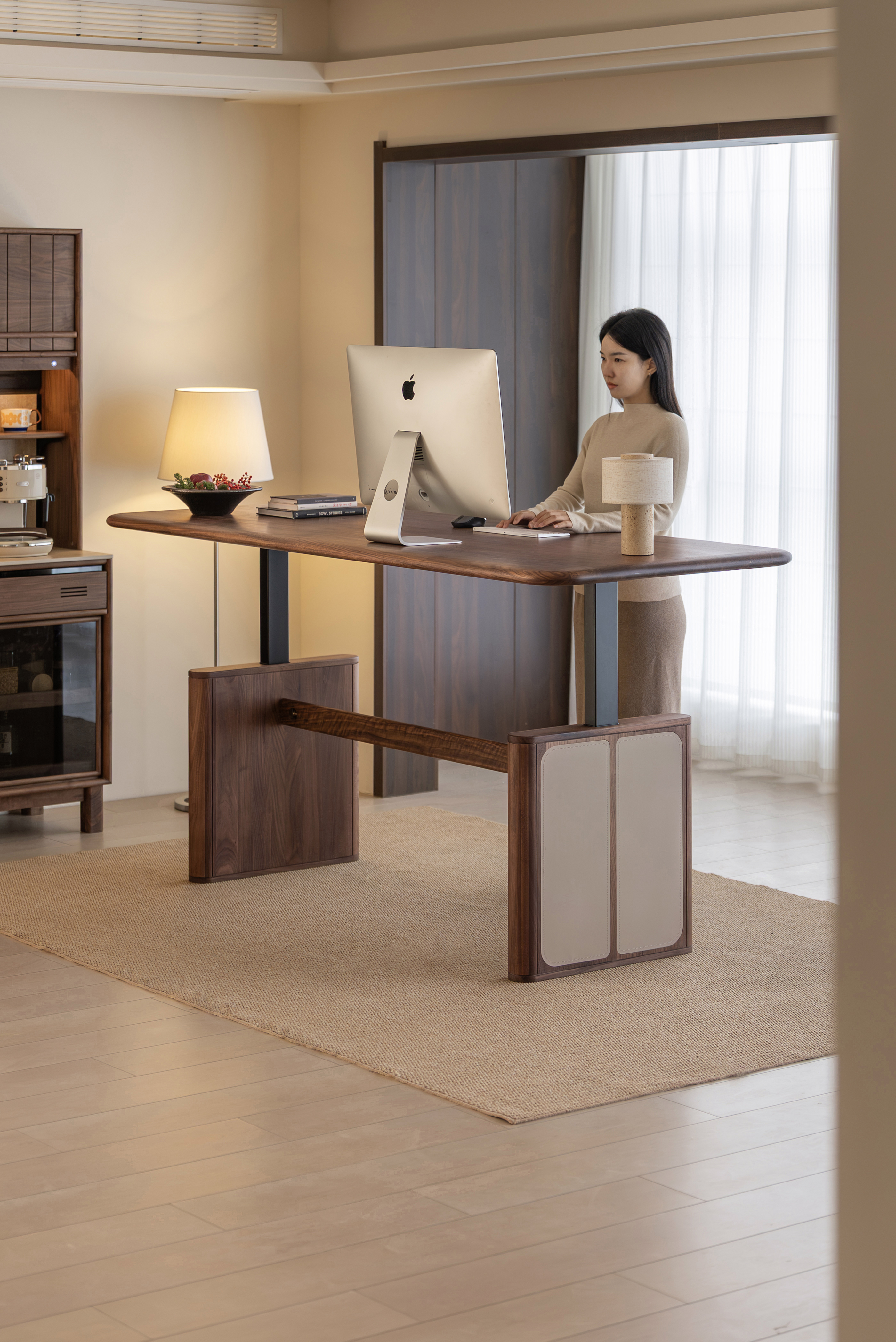 Desk design，furniture design ，Residential Furniture，Solid wood furniture，Black walnut furniture，Lifting table，Original design，