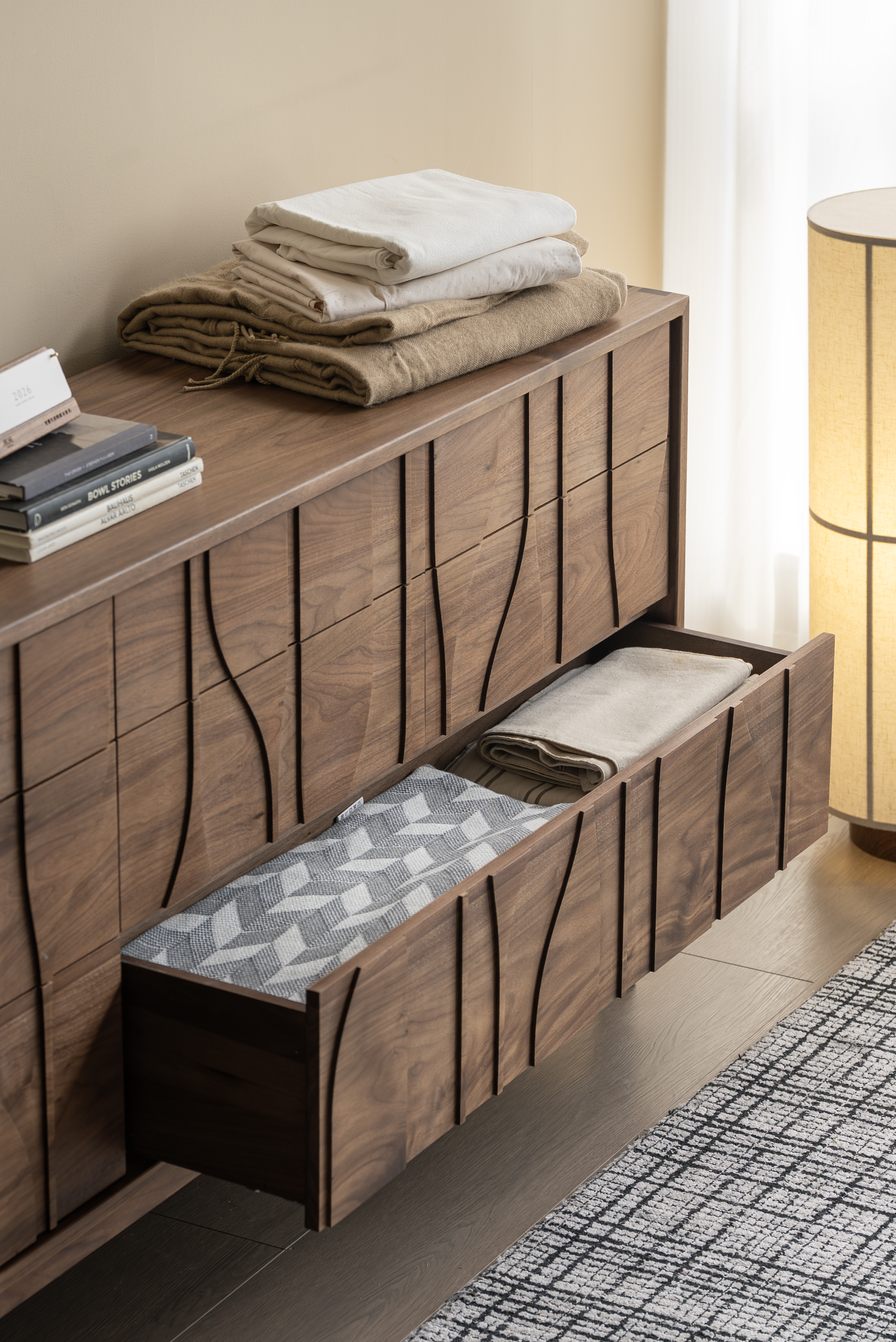 Residential Furniture，Solid wood furniture，Black walnut furniture，furniture design ，Bucket cabinet design，Original design，