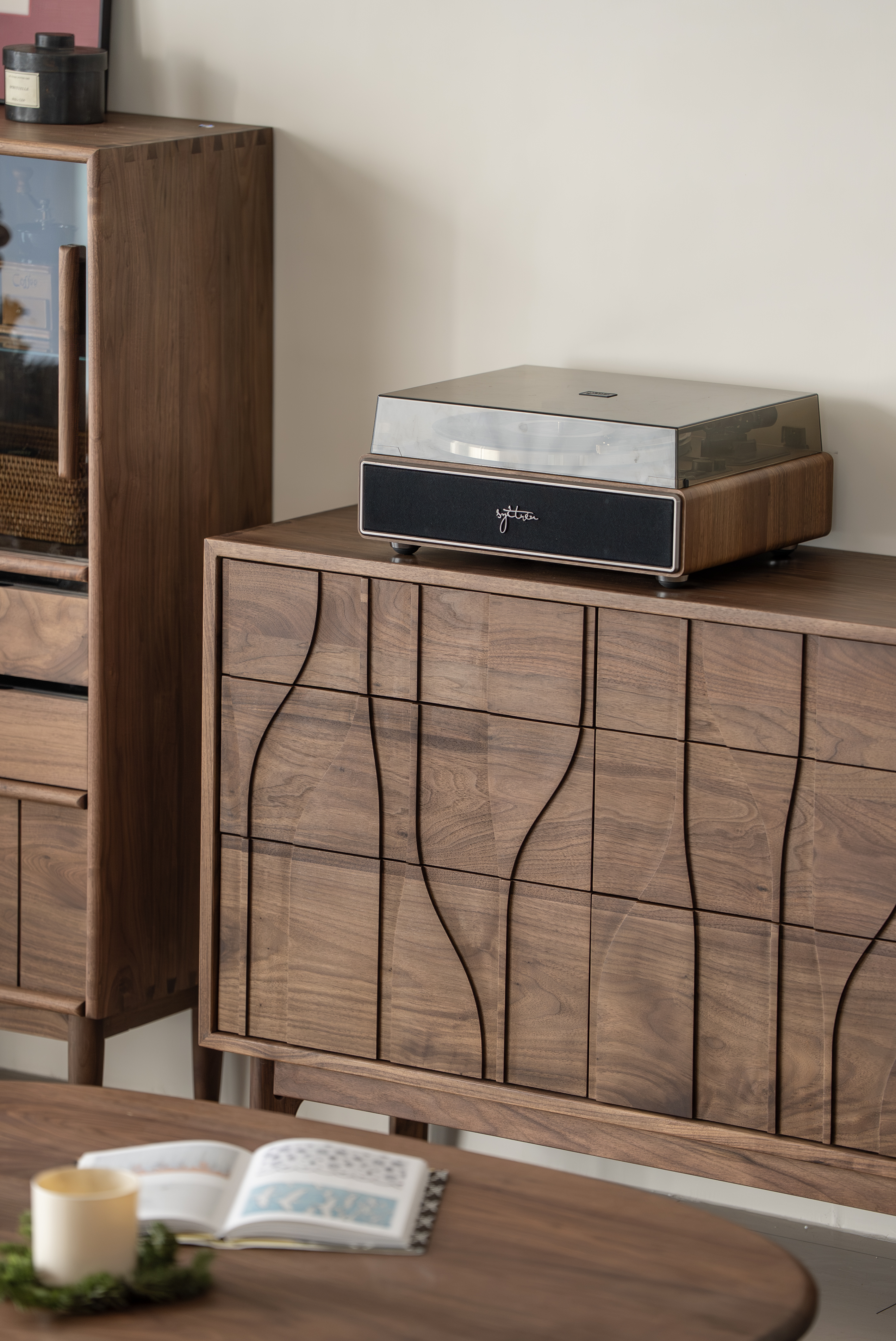 Residential Furniture，Solid wood furniture，Black walnut furniture，furniture design ，Bucket cabinet design，Original design，