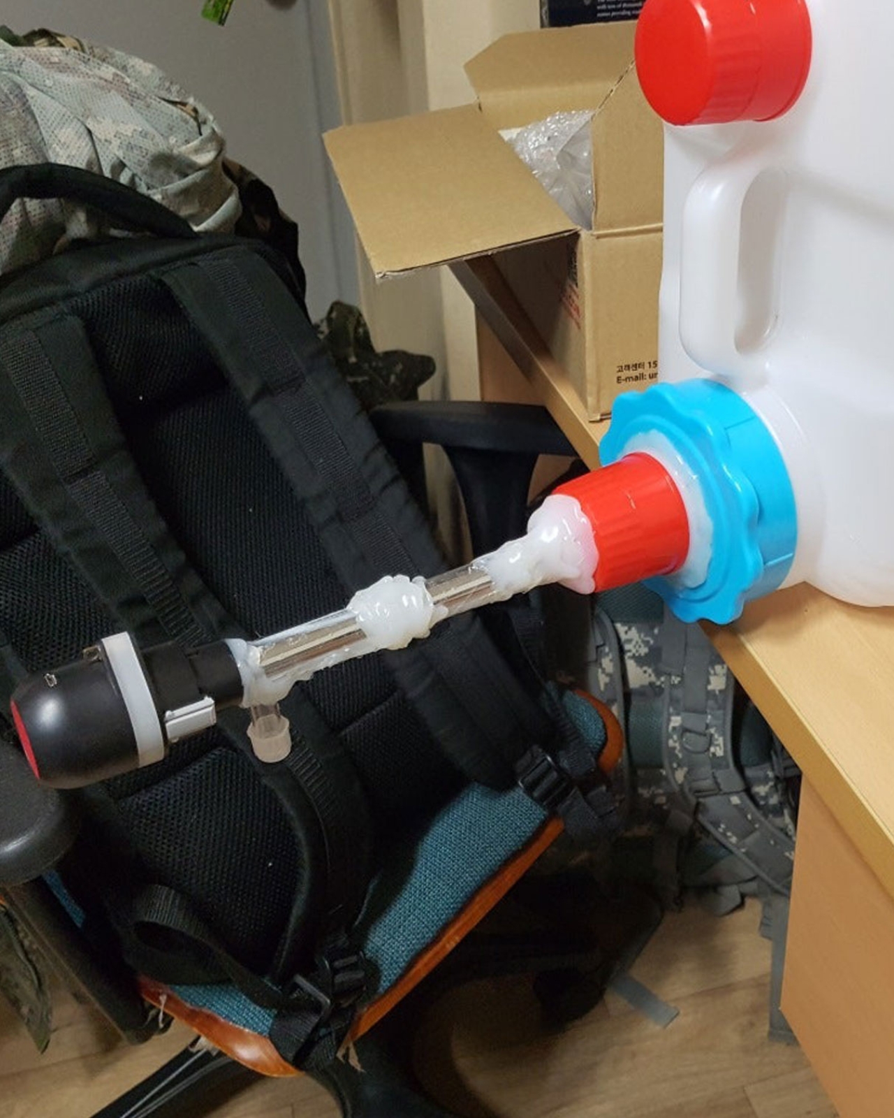 LADIS Lamp，Portable bottle cap type ultraviolet water purifier sterilizer，small home appliances，originality，