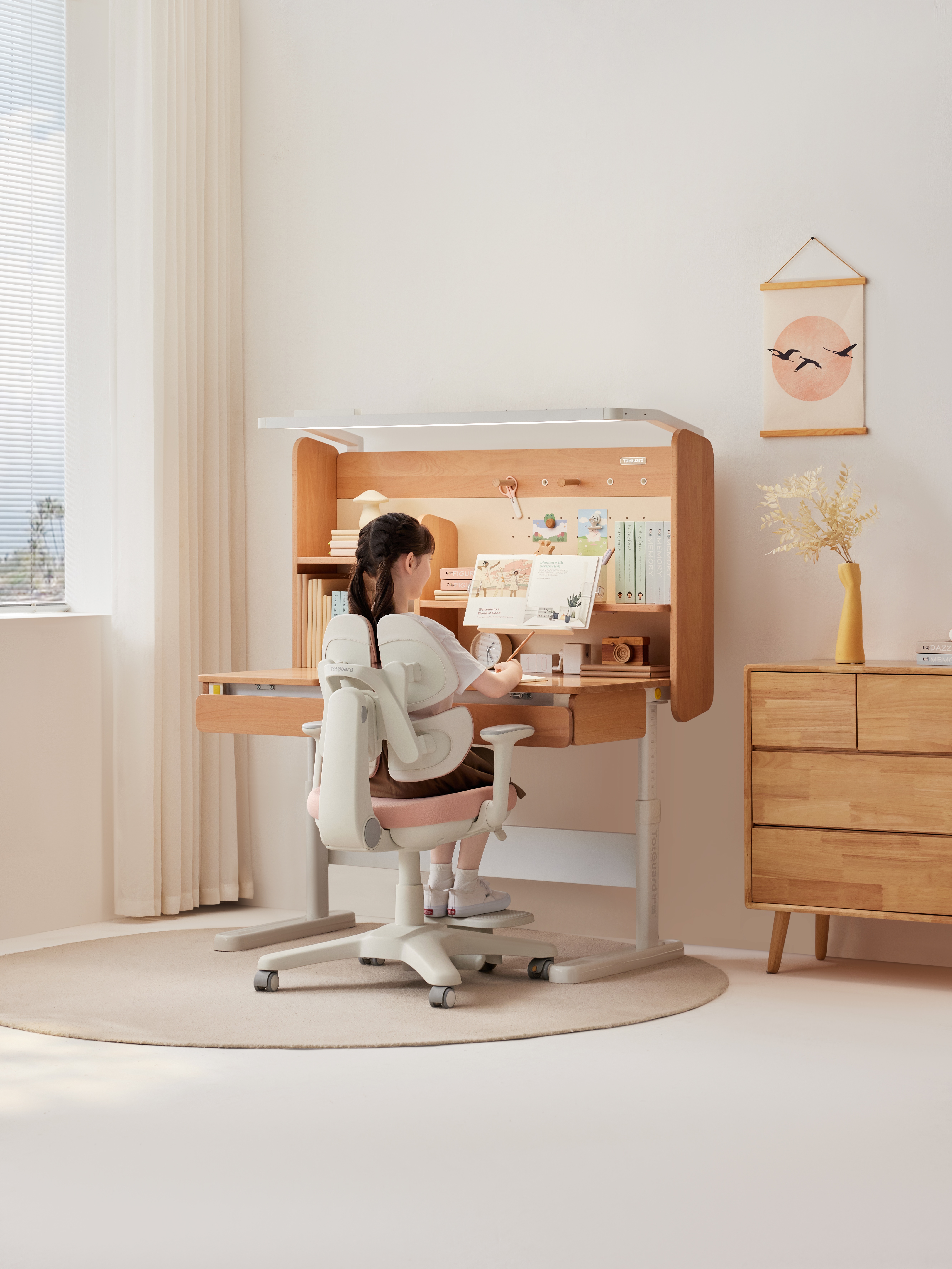 Learning table，Children's desk，furniture design ，Adjustable study table，Eye protection compartment ceiling lamp table integrated，Learning Zone，Integration of learning areas，