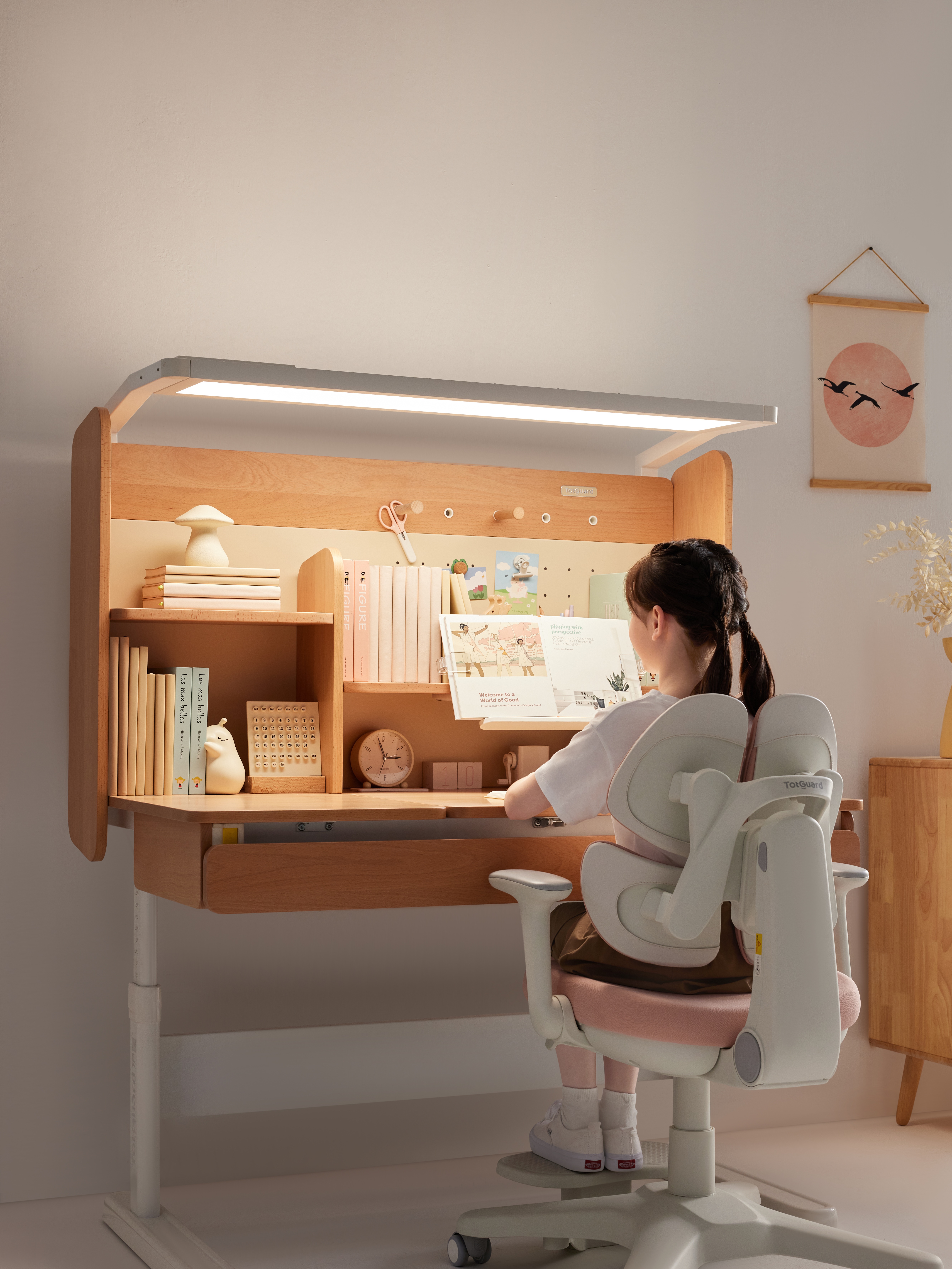 Learning table，Children's desk，furniture design ，Adjustable study table，Eye protection compartment ceiling lamp table integrated，Learning Zone，Integration of learning areas，