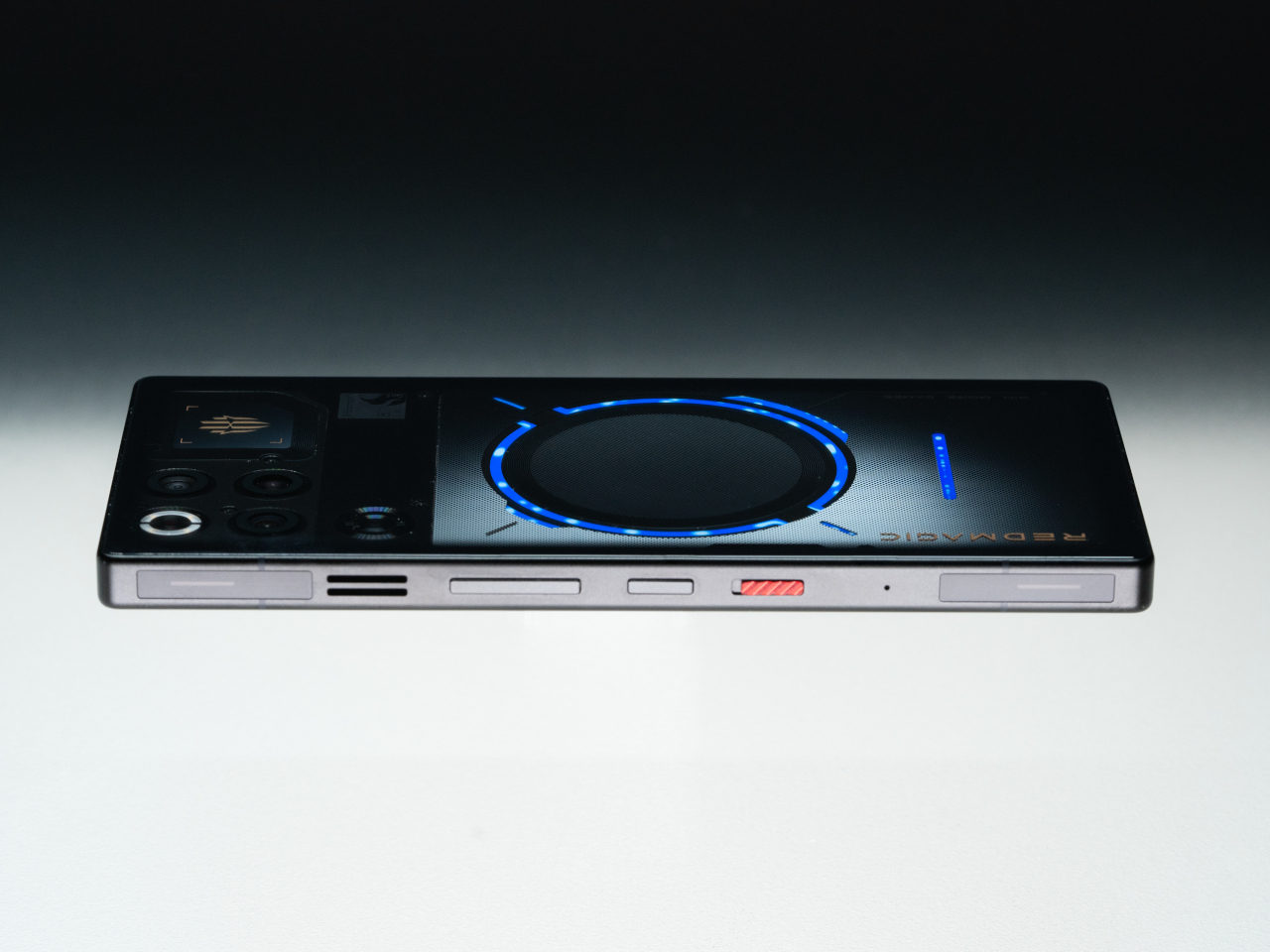 RedMagic 11 Pro，Liquid cooling visual，Heat dissipation aesthetics，coolant，The world's first，