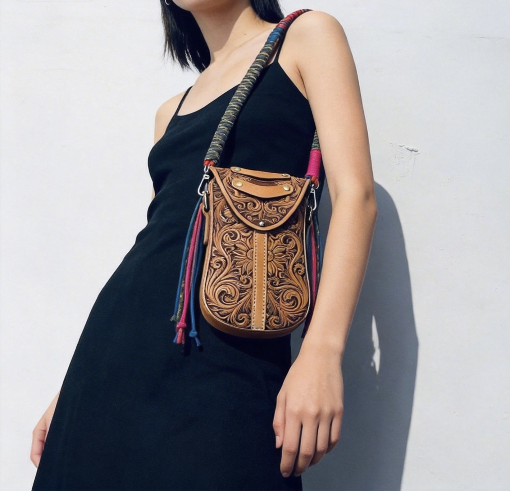 Carved leather bag，