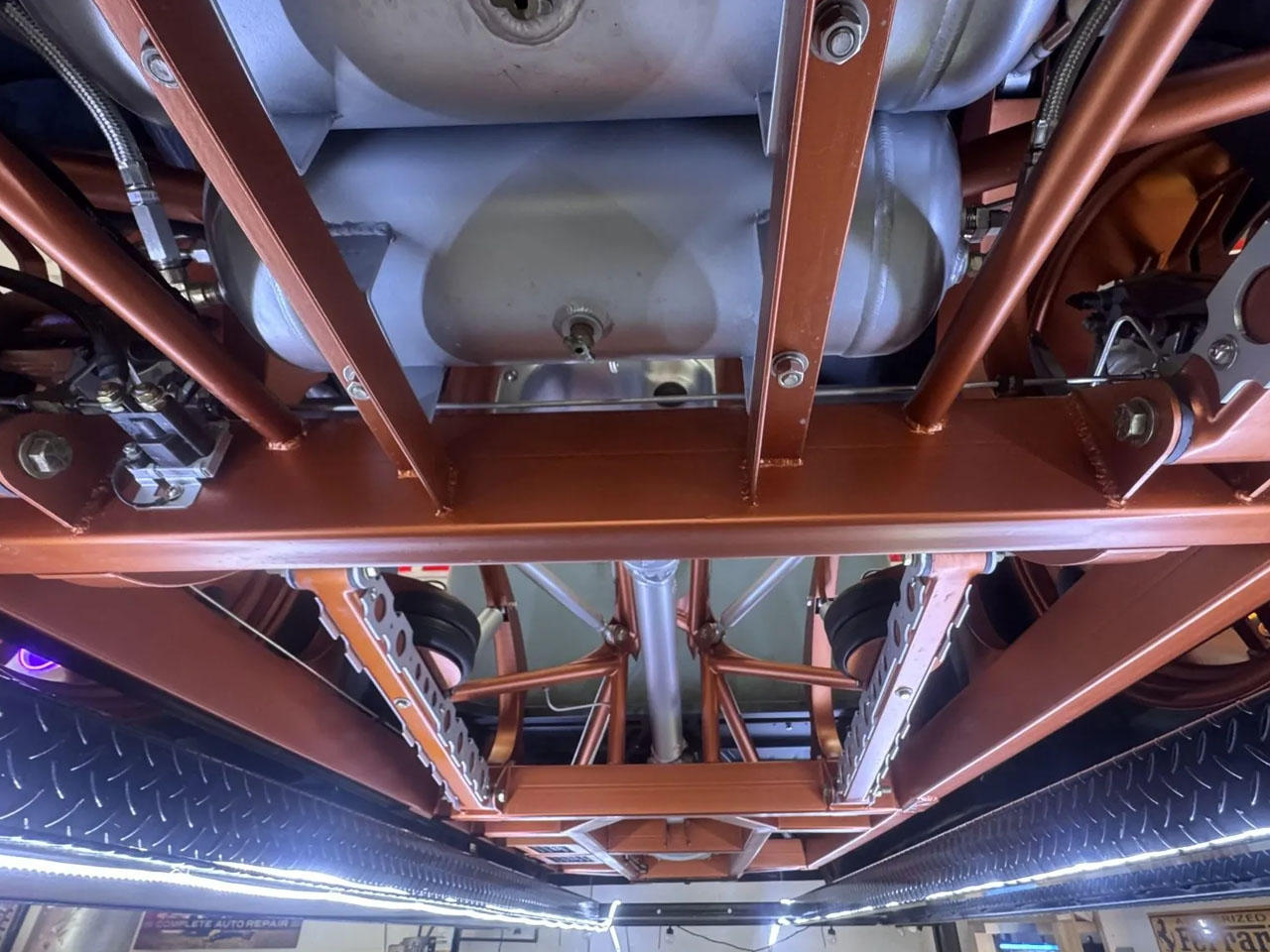 Retrofit version，six-wheel truck，Mad Max，Diesel power，