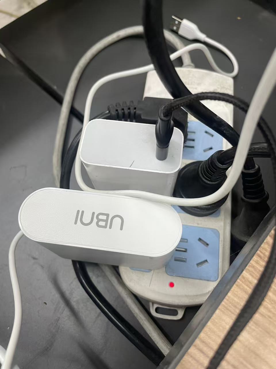 3C digital，Charger，mobile phone，