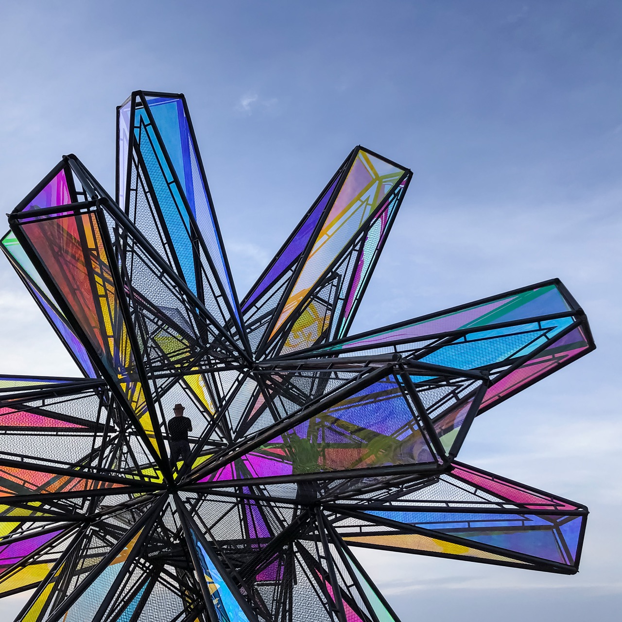 Public art ，Geometric design，Dichroic glass，Pop Star，Viewing platform，