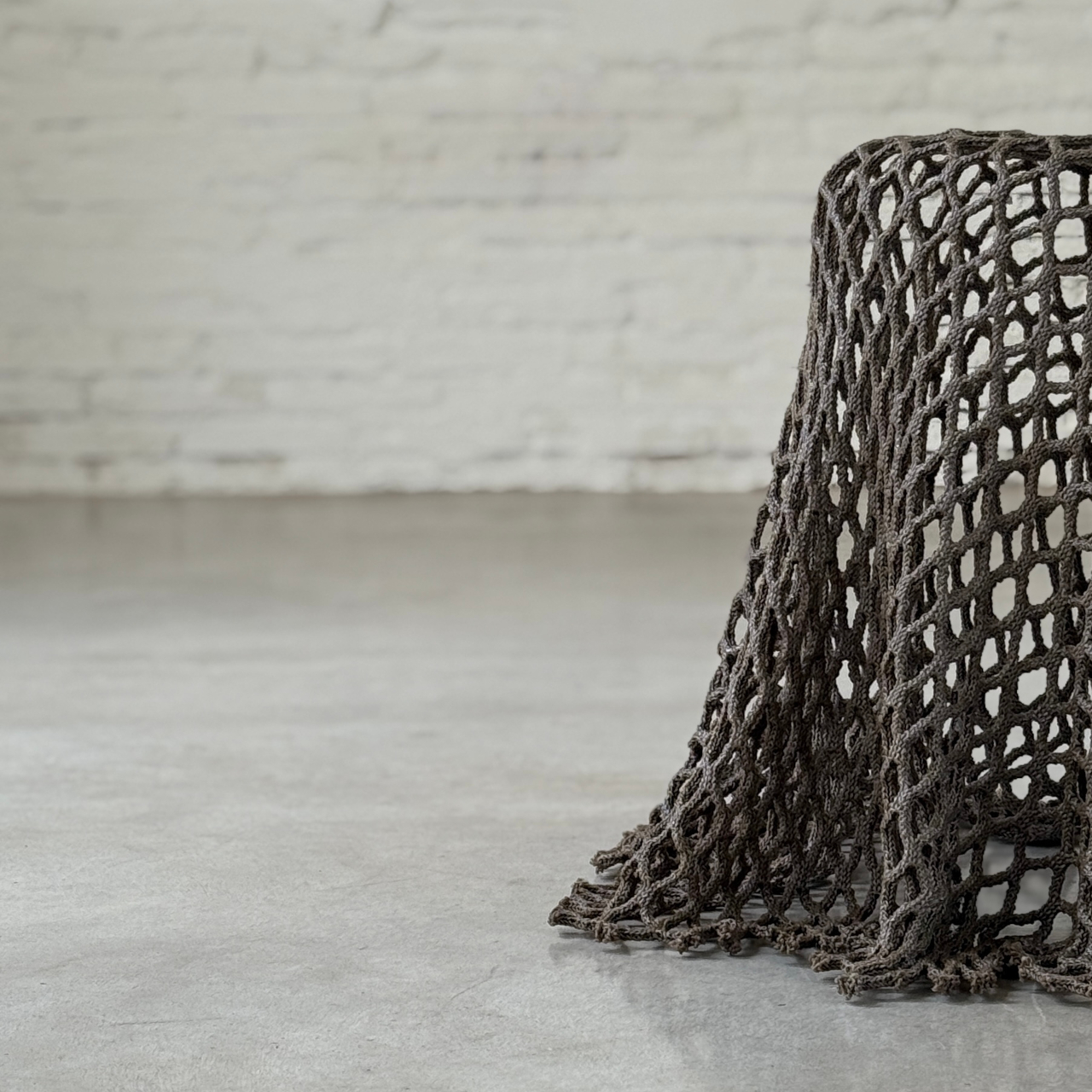 Sustainable design，Woven fabric，rejected material ，fishing net transformation，Installation art，