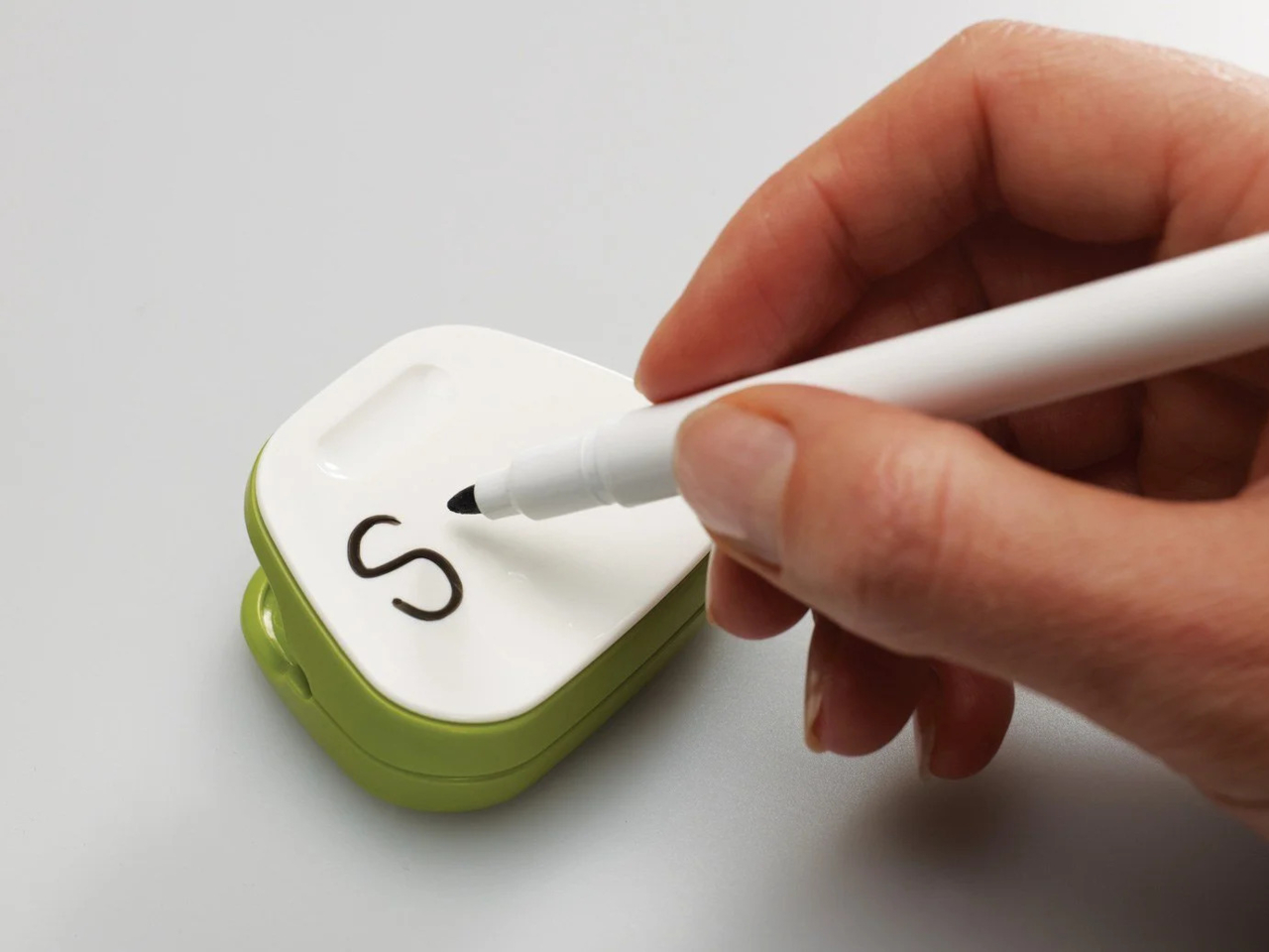 Kitchen storage，Sealing clip，magnetic attraction design，erasable label，Food preservation，