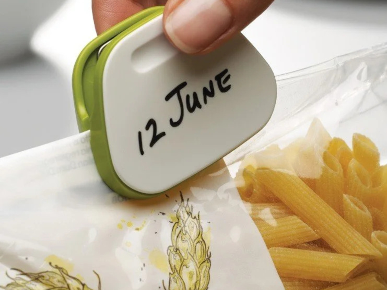 Kitchen storage，Sealing clip，magnetic attraction design，erasable label，Food preservation，