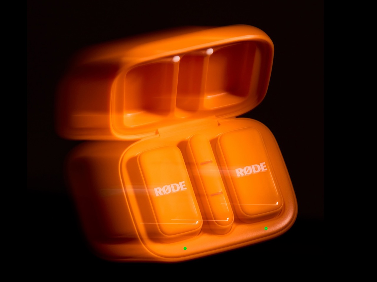 wireless microphone ，vlog equipment，Fashion Technology，Portable recording，Wear matching pieces，