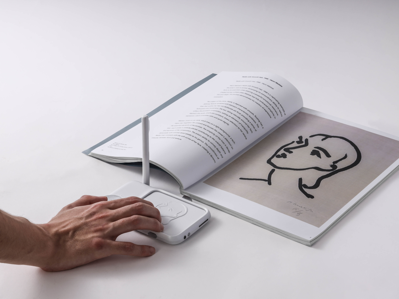 Barrier free design，visually impaired auxiliary，Tactile Display，reading experience，Feel Book，