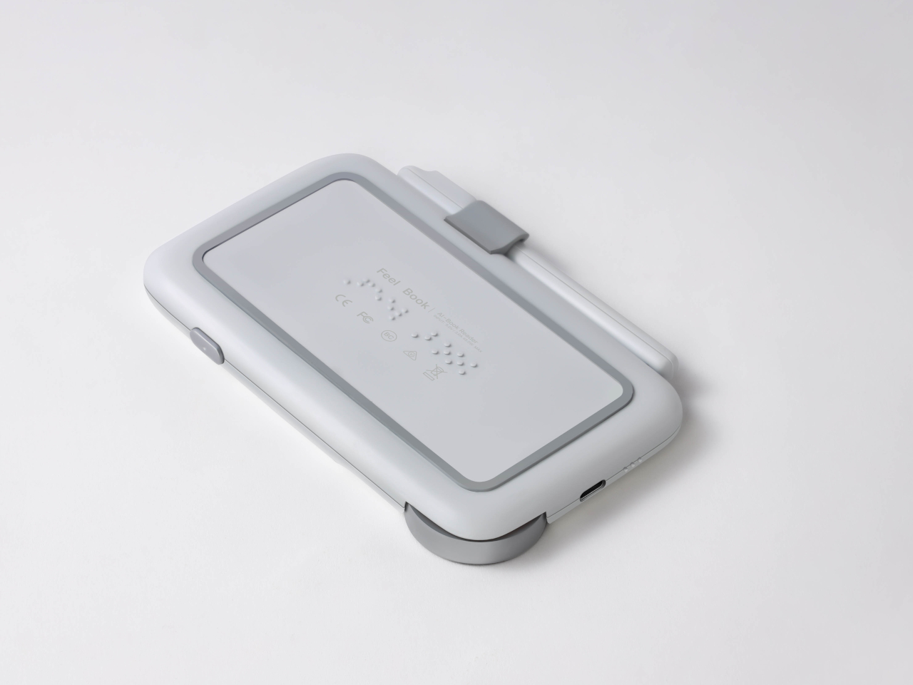 Barrier free design，visually impaired auxiliary，Tactile Display，reading experience，Feel Book，