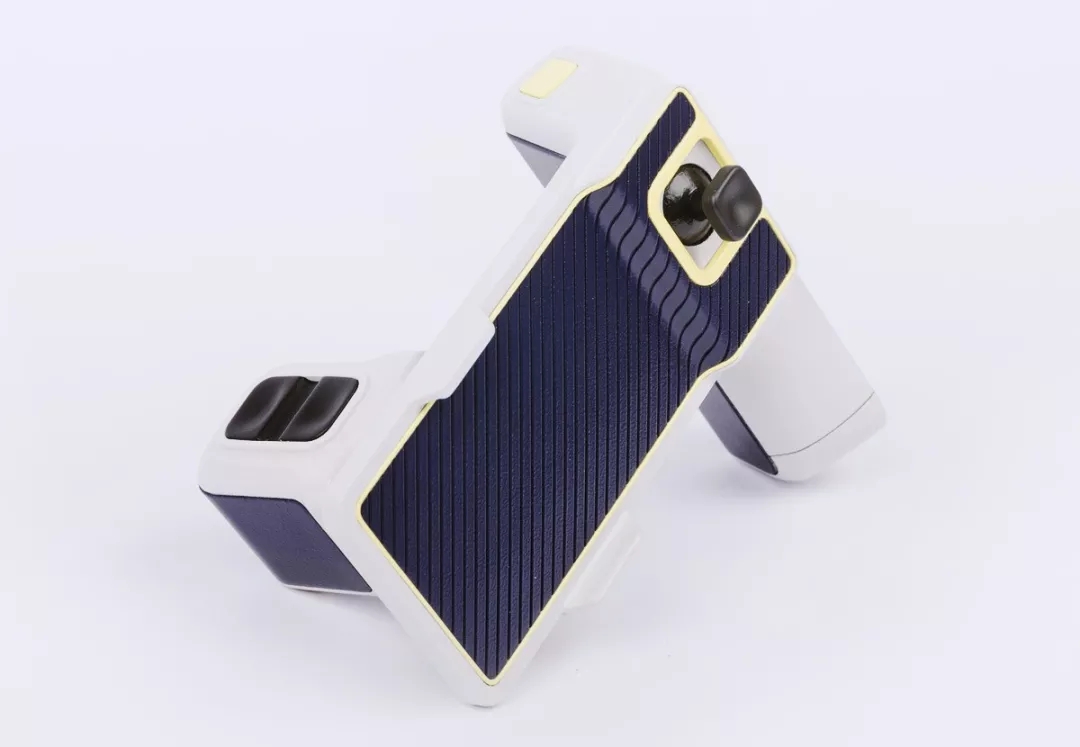 Carwyn，Royal，Dominik Krug，equipment，Liese Dewulf，