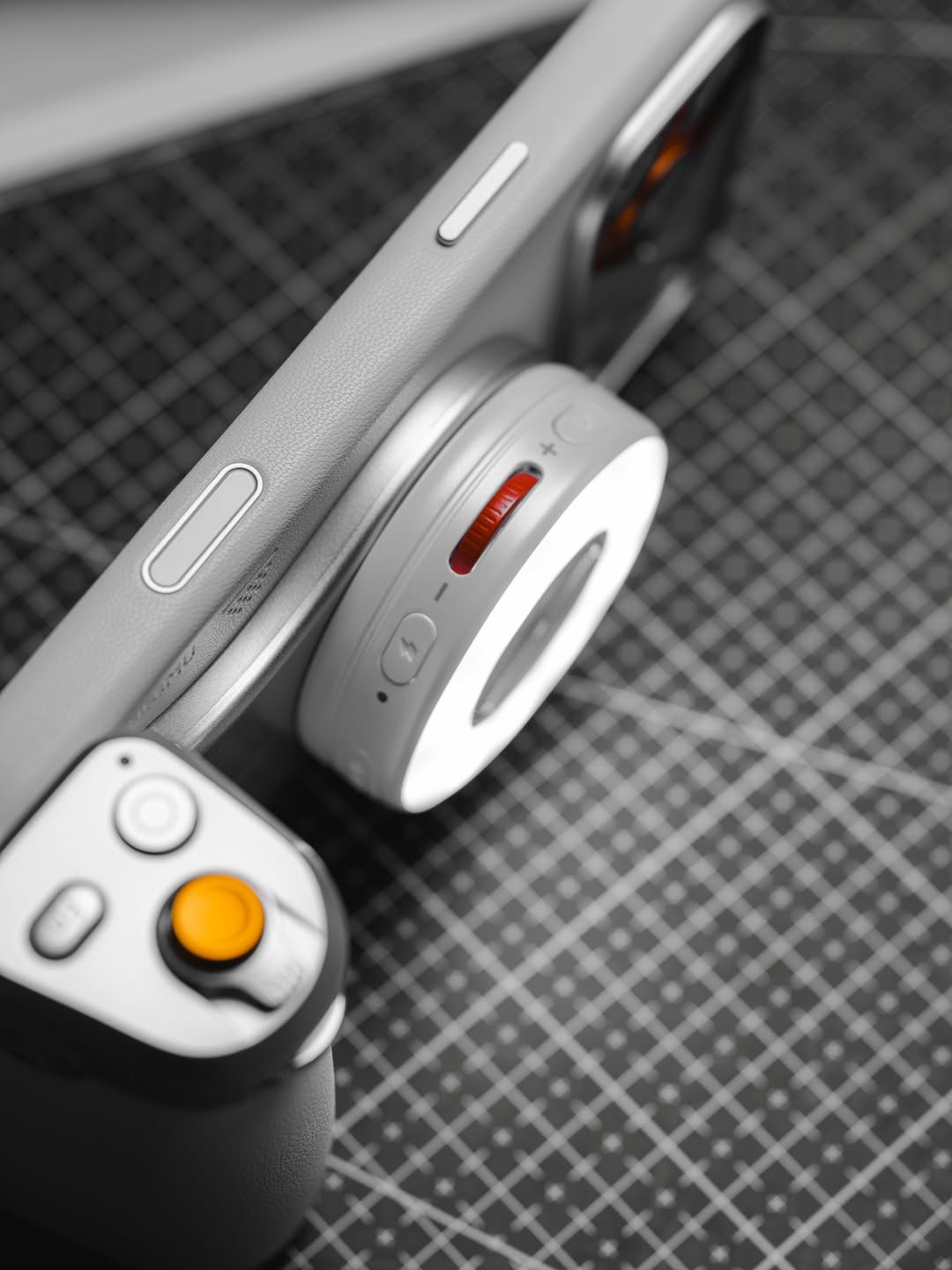 Mobile phone magnetic flash，