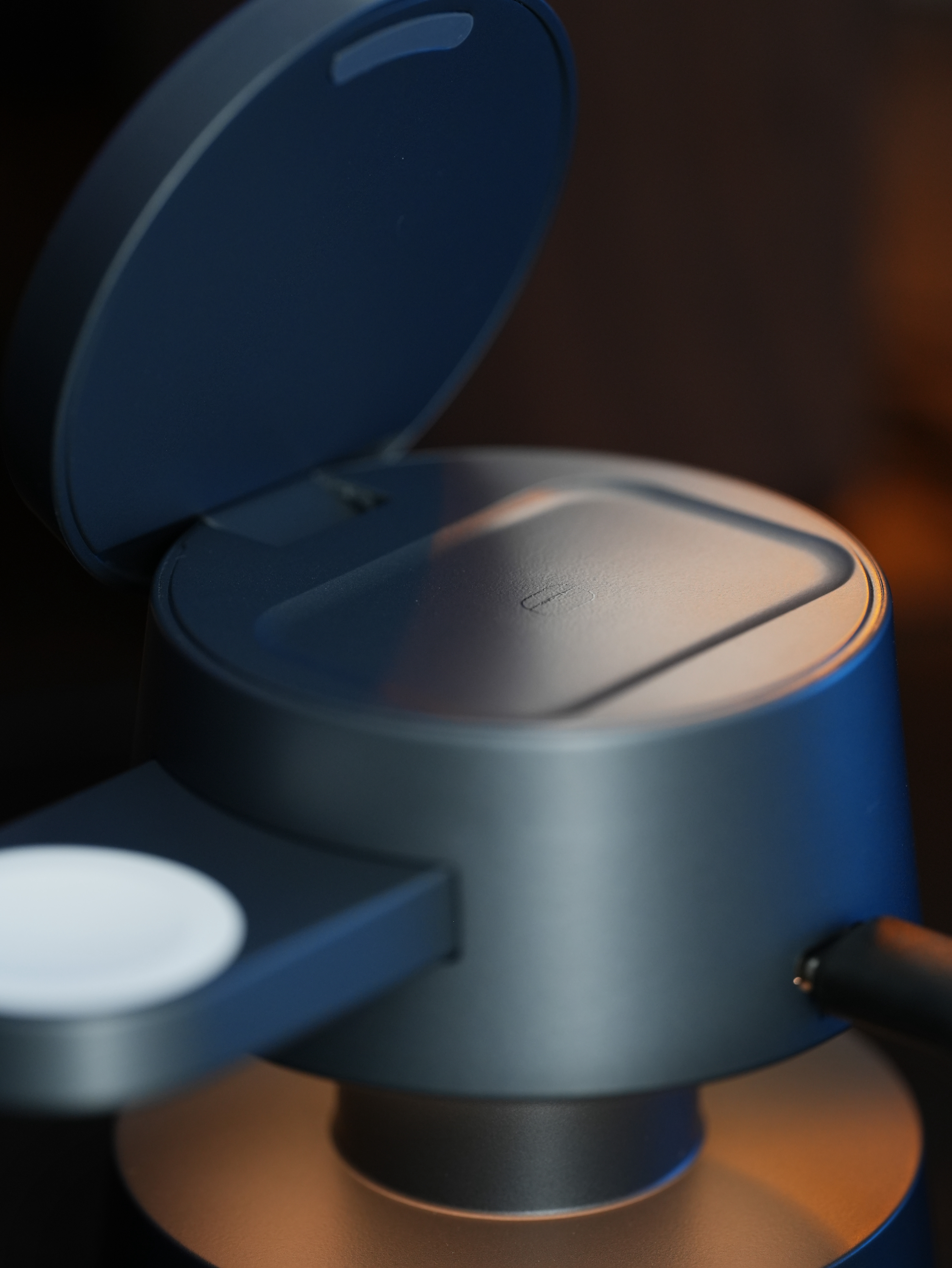 Three in one wireless charging，Mushroom lamp wireless charging，wireless charger ，Multifunctional wireless charging，