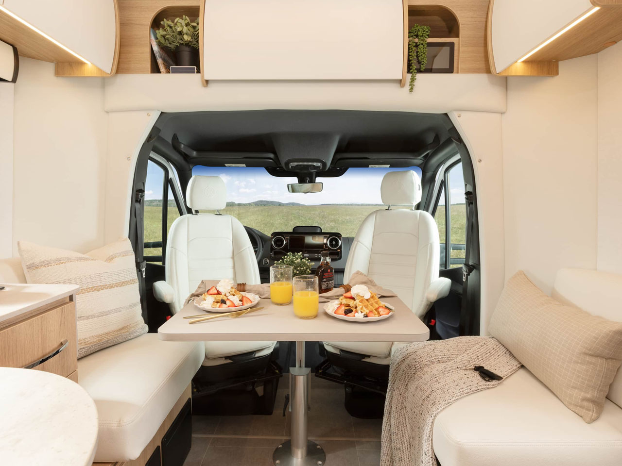 vehicle，automobile，Touring car，Unity TBX，