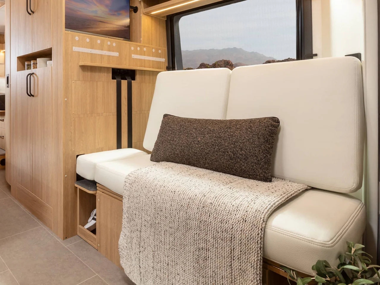 vehicle，automobile，Touring car，Unity TBX，