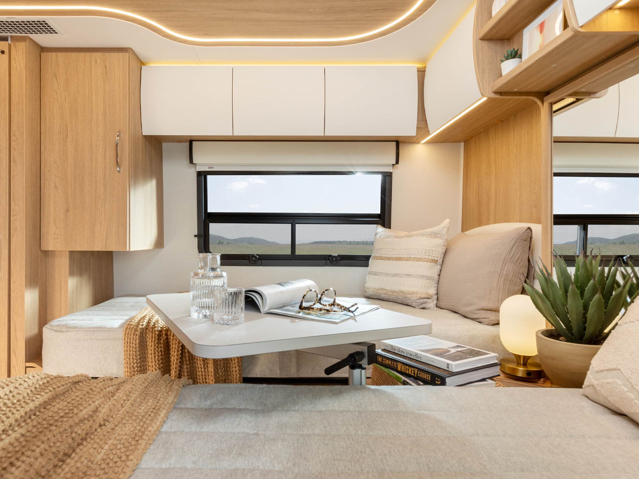 vehicle，automobile，Touring car，Unity TBX，